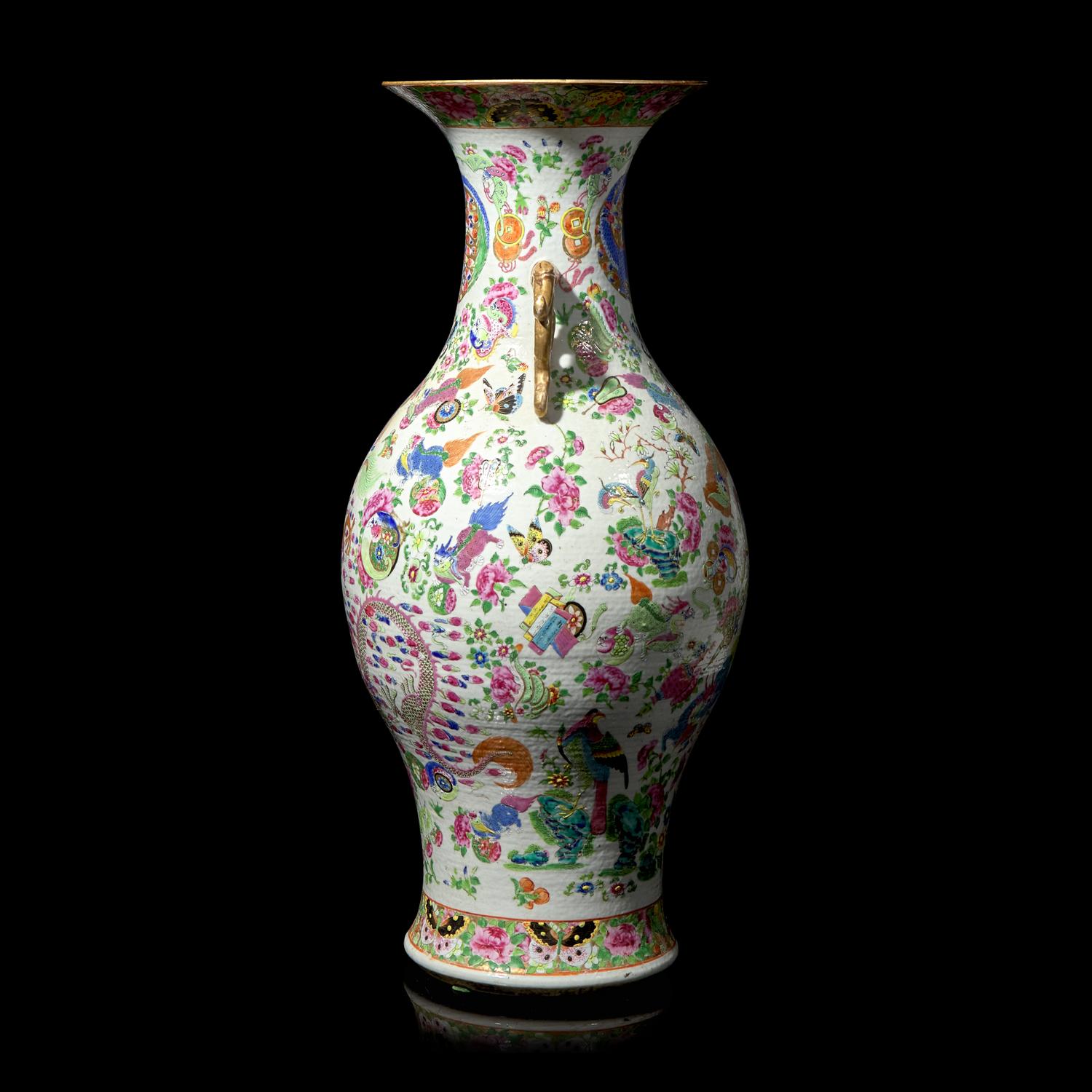 A Chinese Famille Rose Vase, 19th Century 清晚期 粉彩雲龙紋双耳瓶