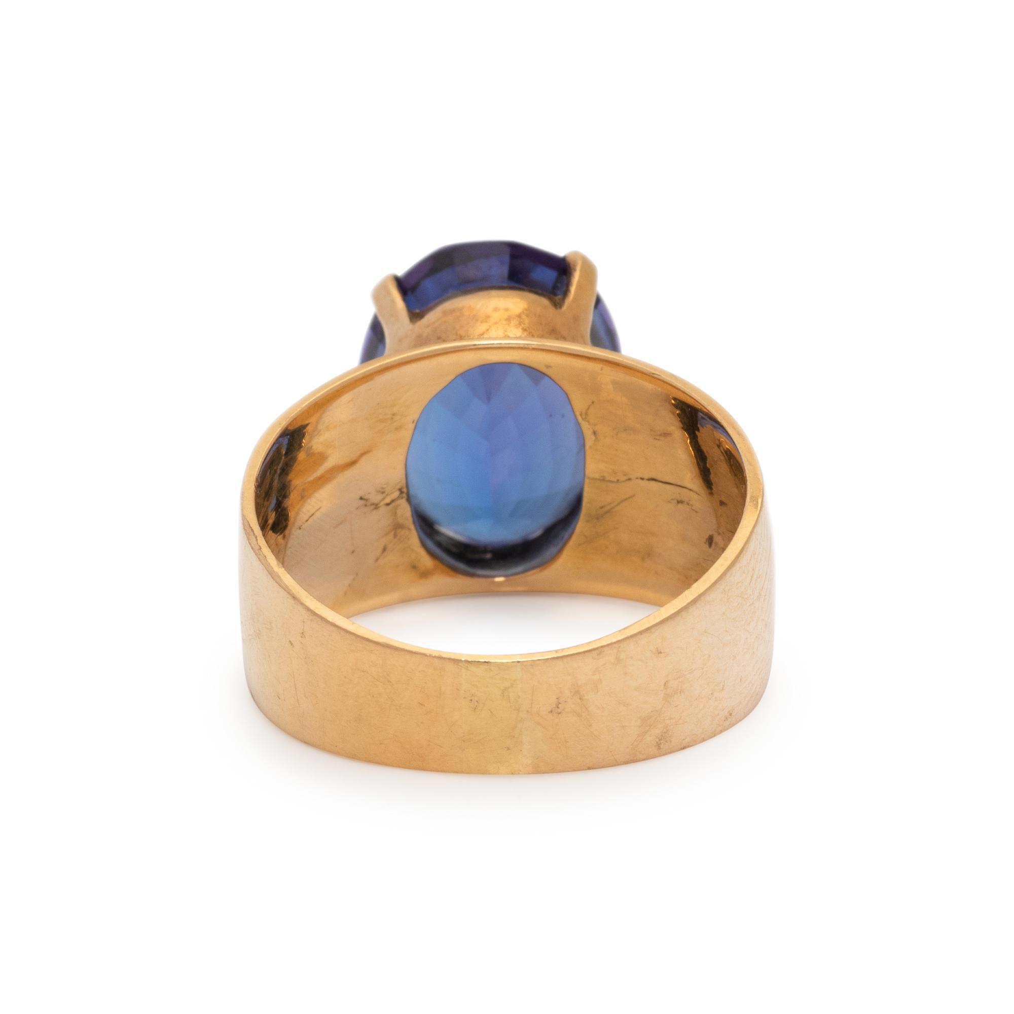 TANZANITE AND YELLOW GOLD RING