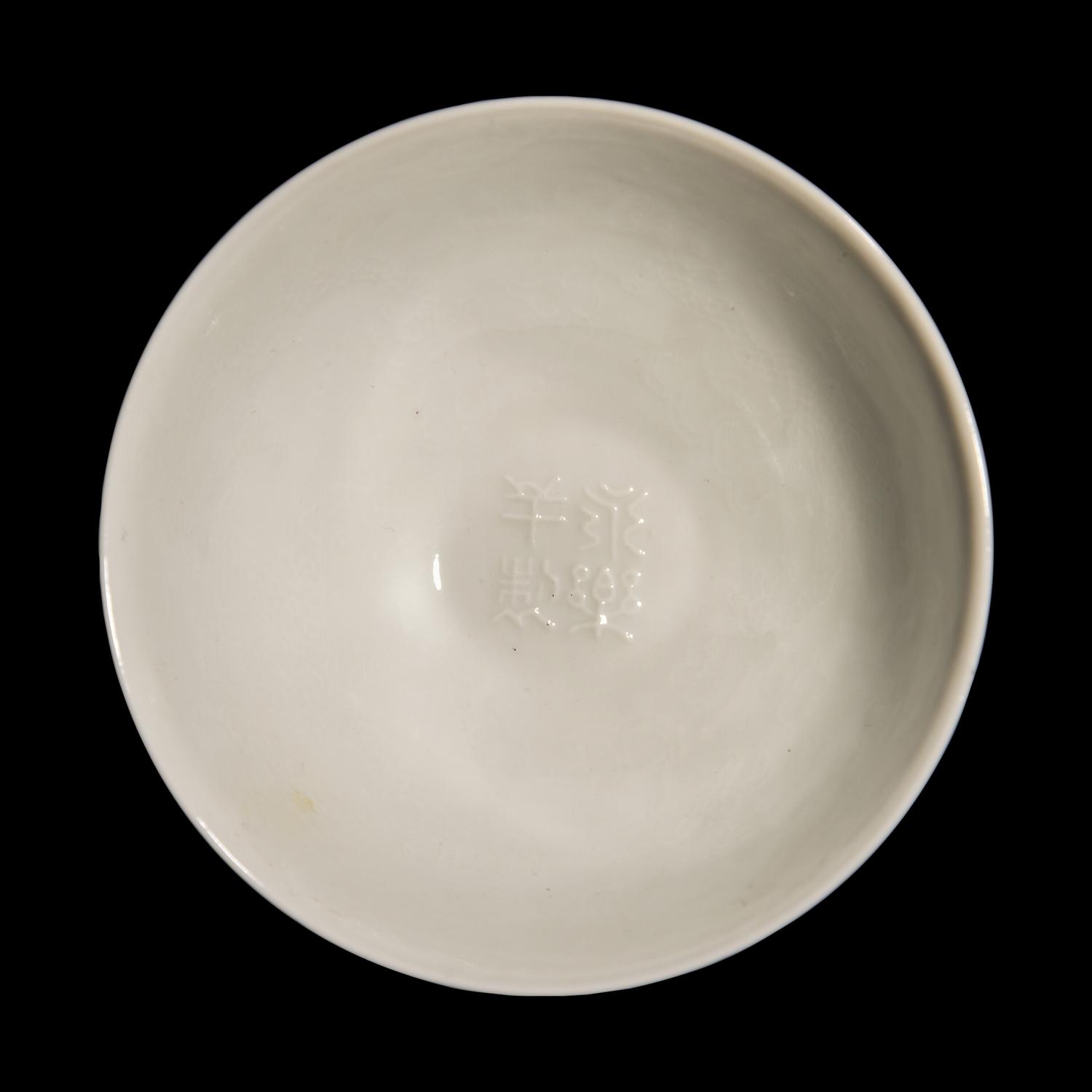 Three Chinese Porcelain Items, 20th Century 近代 粉彩瓷三件