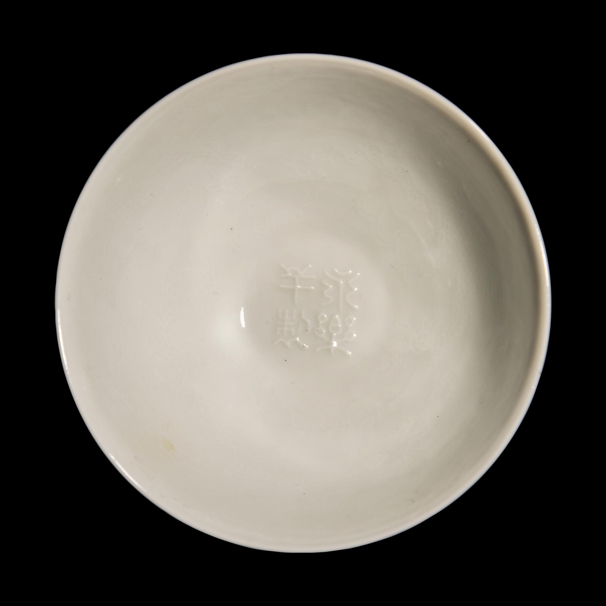 Three Chinese Porcelain Items, 20th Century 近代 粉彩瓷三件