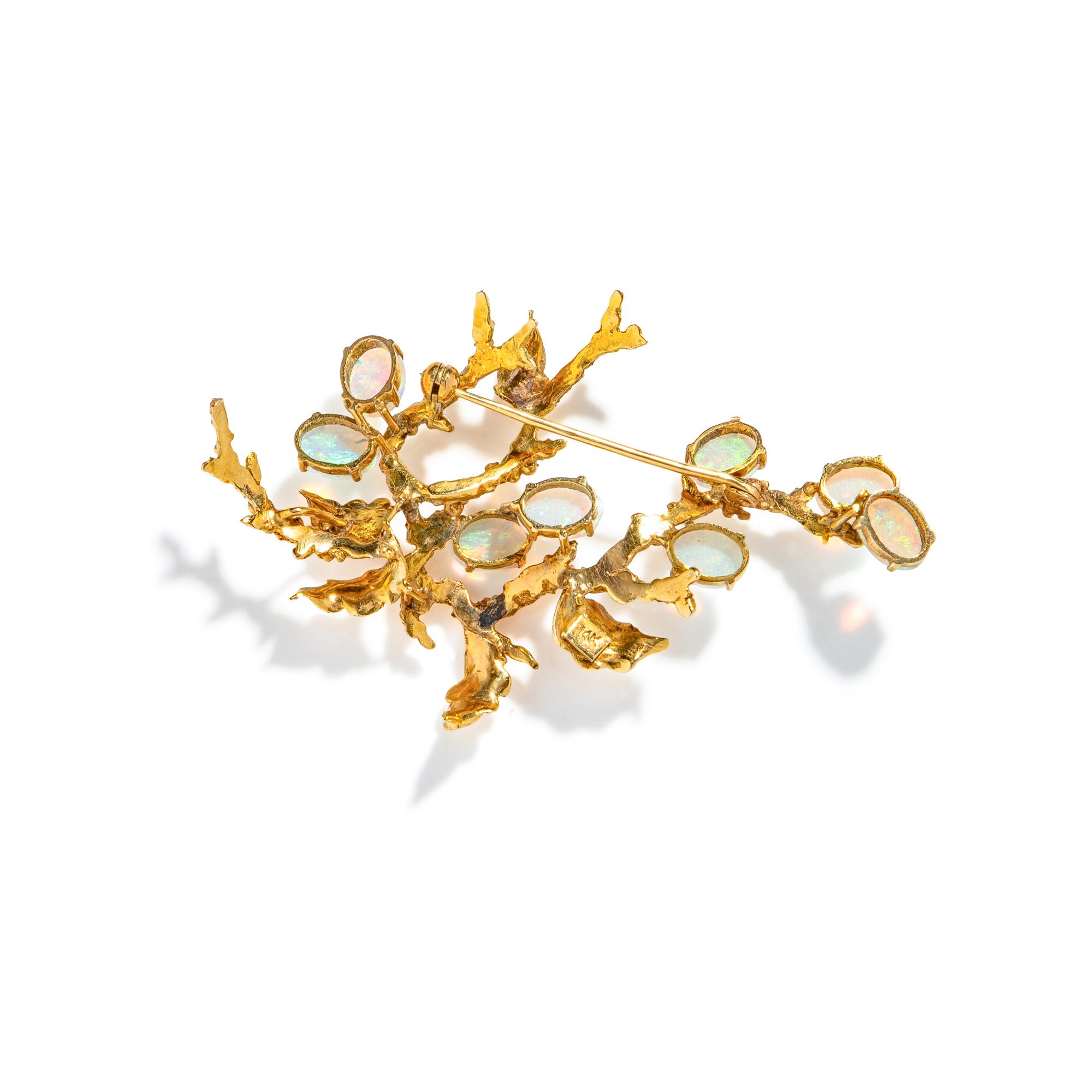 YELLOW GOLD AND OPAL EARRINGS AND BROOCH