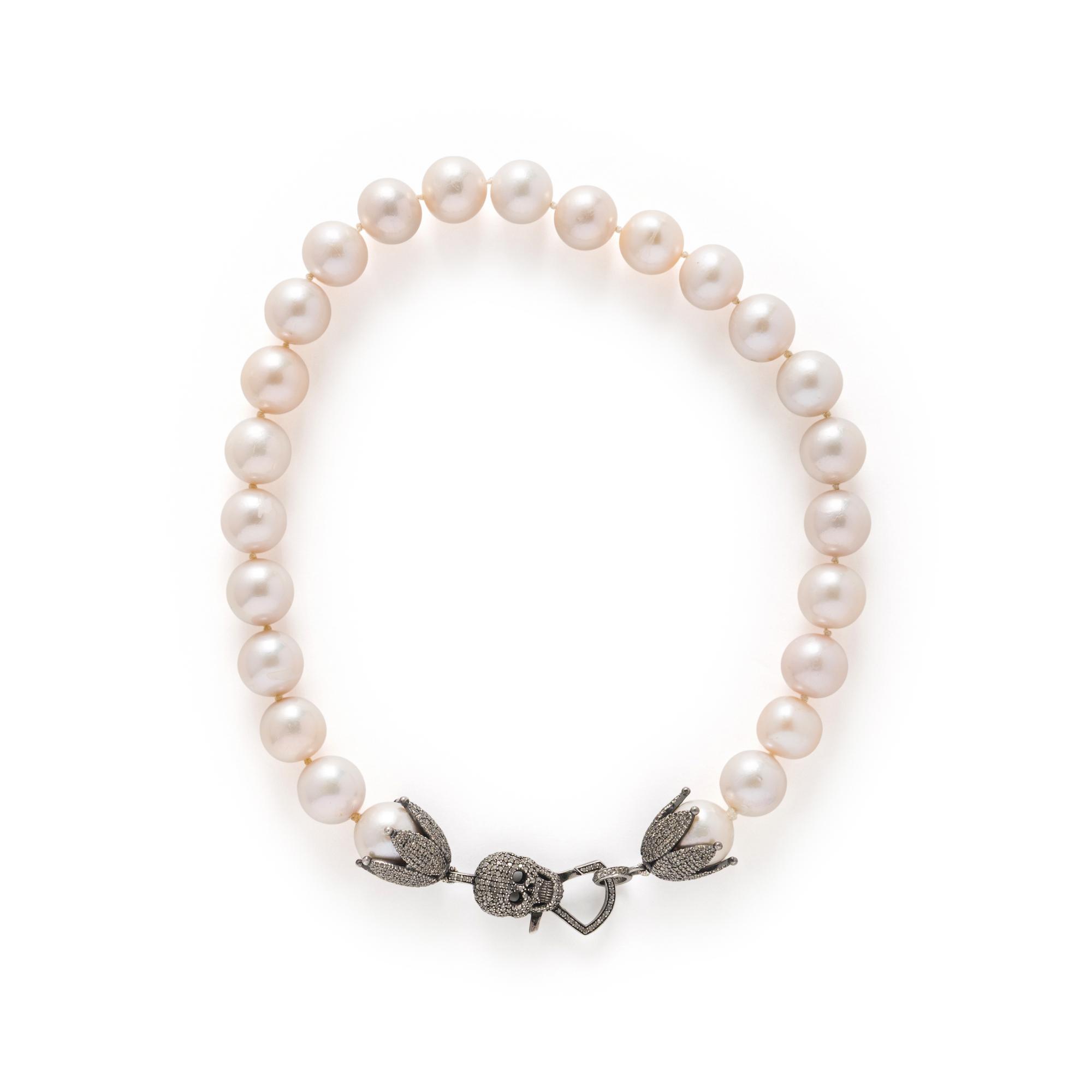 CULTURED PEARL NECKLACE AND BRACELET