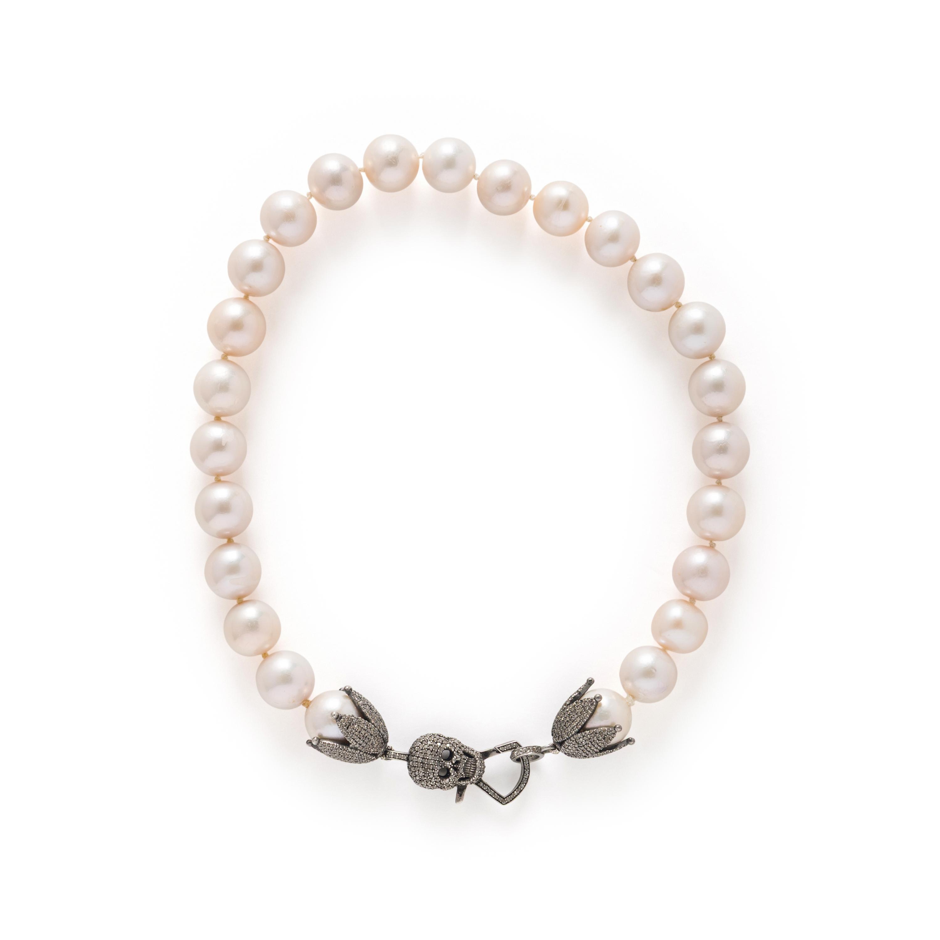 CULTURED PEARL NECKLACE AND BRACELET