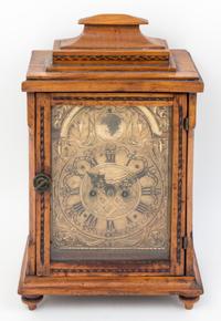 An English Mahogany Bracket Clock Height 14 1/2 inches. — LATE 19TH/EARLY 20TH CENTURY