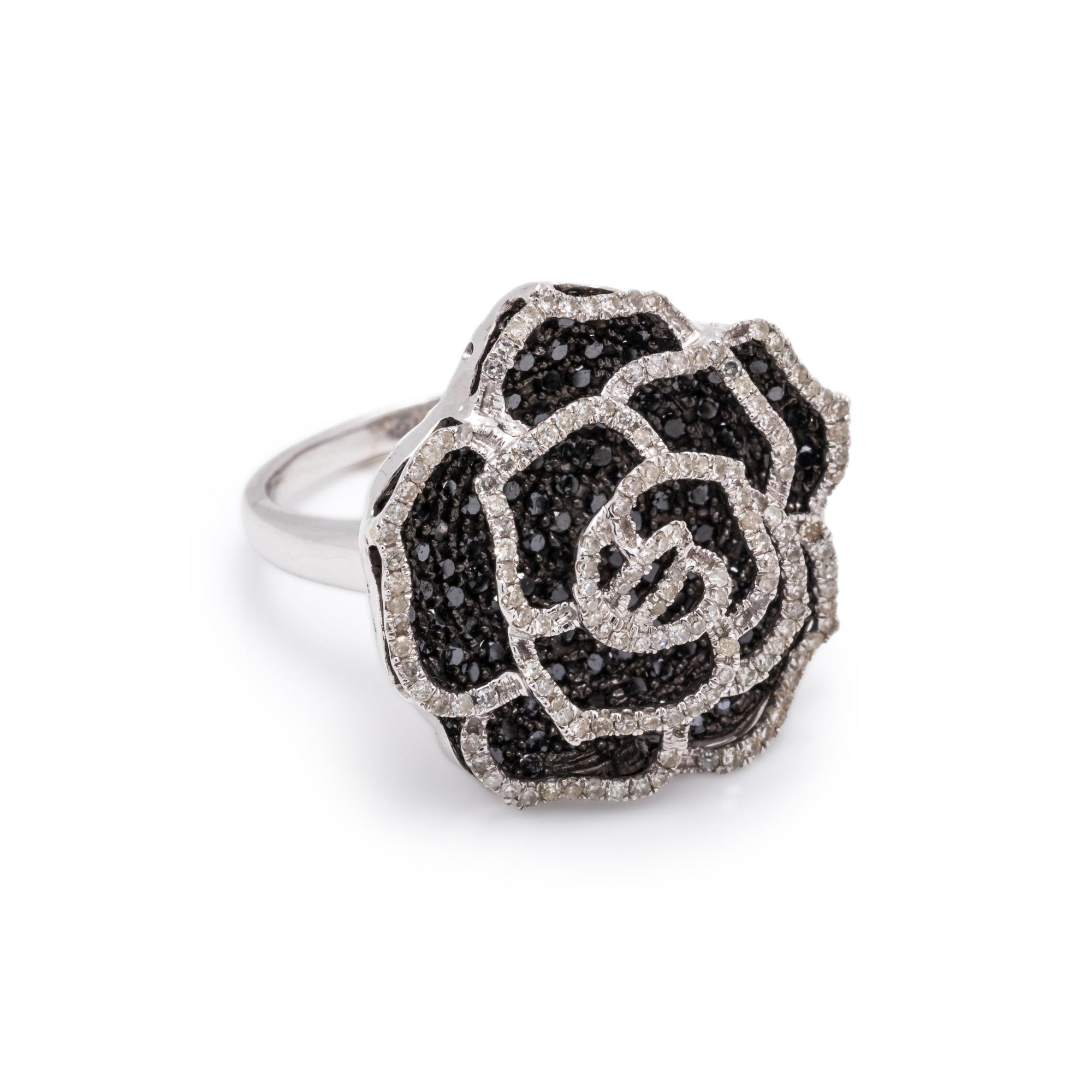 DIAMOND AND BLACK DIAMOND ROSE RING
