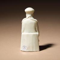 A Chinese Blanc-de-Chine Porcelain Seated Figure of a Dignitary, 17th Century — 清早期 德化白瓷文官坐像
