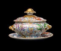 A Set of Three Chinese Famille Rose Porcelain Rectangular 'Dragons' Covered Tureens