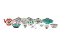 Thirty-Three Chinese Famille Rose Porcelain Dinner Wares