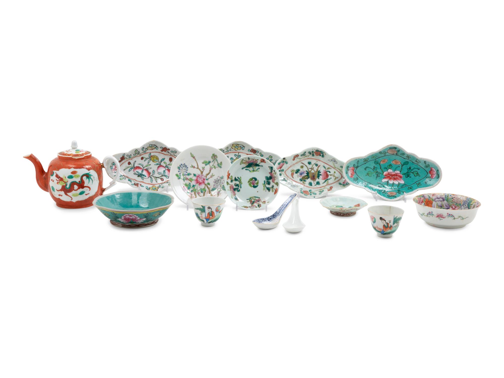 Thirty-Three Chinese Famille Rose Porcelain Dinner Wares