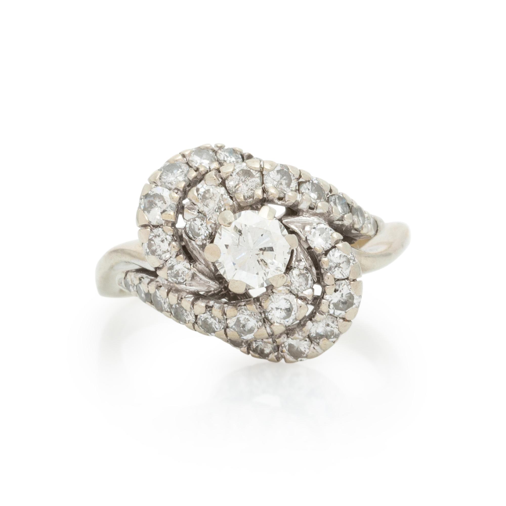 WHITE GOLD AND DIAMOND RING