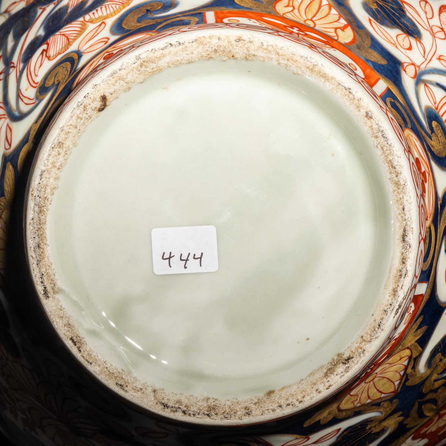 A Japanese Imari Porcelain Jar with An Associated Cover, 18th Century