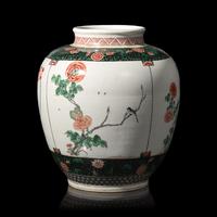 A Chinese Famille Verte Porcelain Jar, 19th Century 晚清 素三彩花卉纹罐