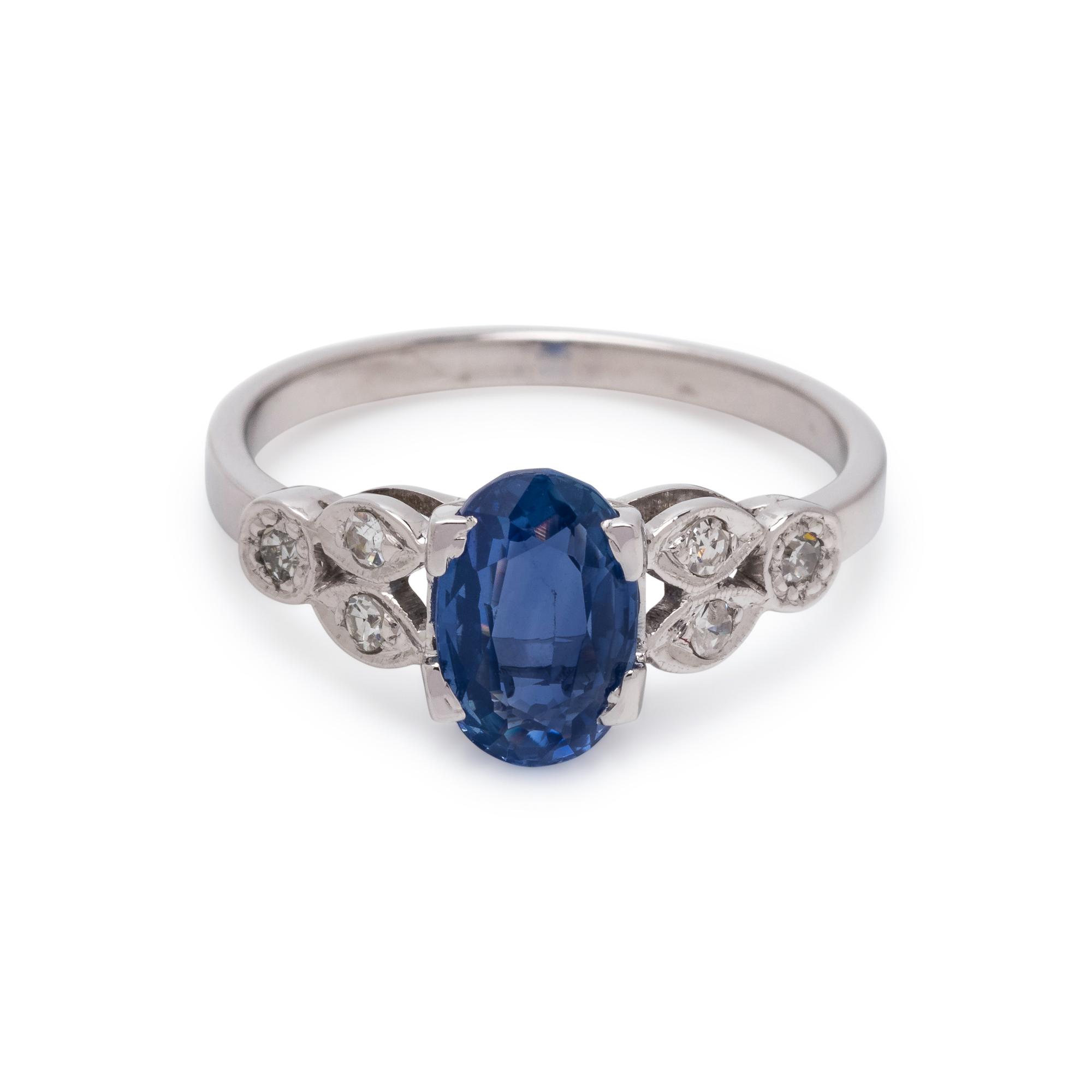 SAPPHIRE AND DIAMOND RING