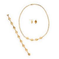 YELLOW GOLD AND DIAMOND JEWELRY SUITE