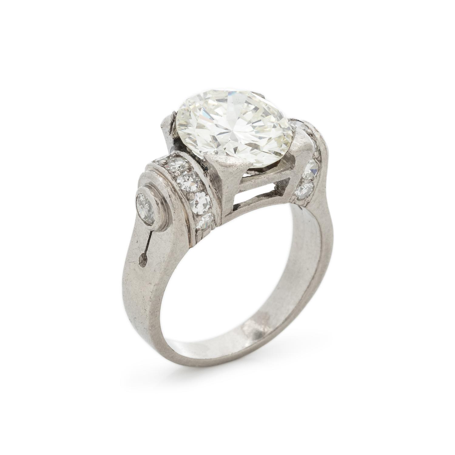 DIAMOND RING