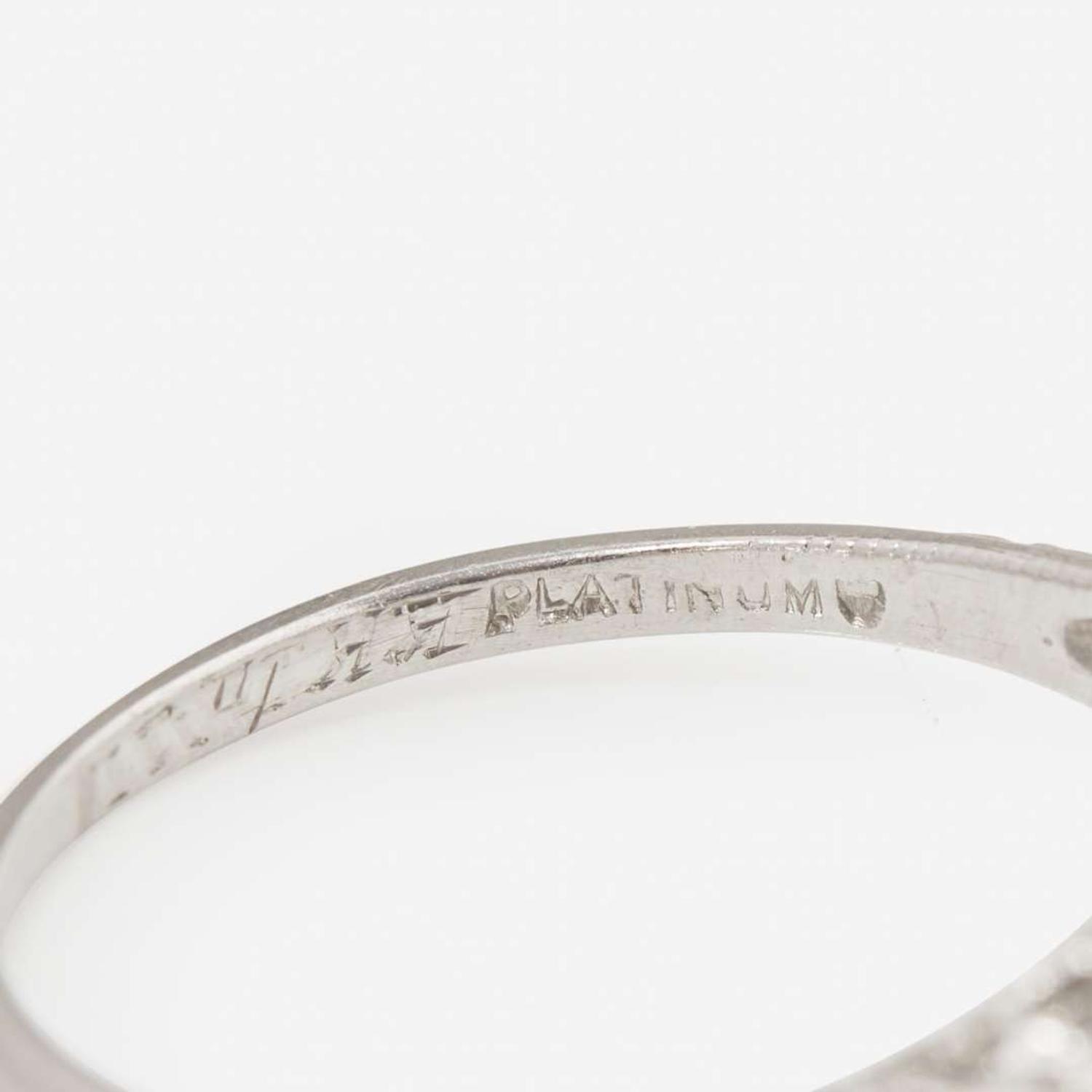 A Ladies Platinum and Diamond Ring Edwardian, c.1915