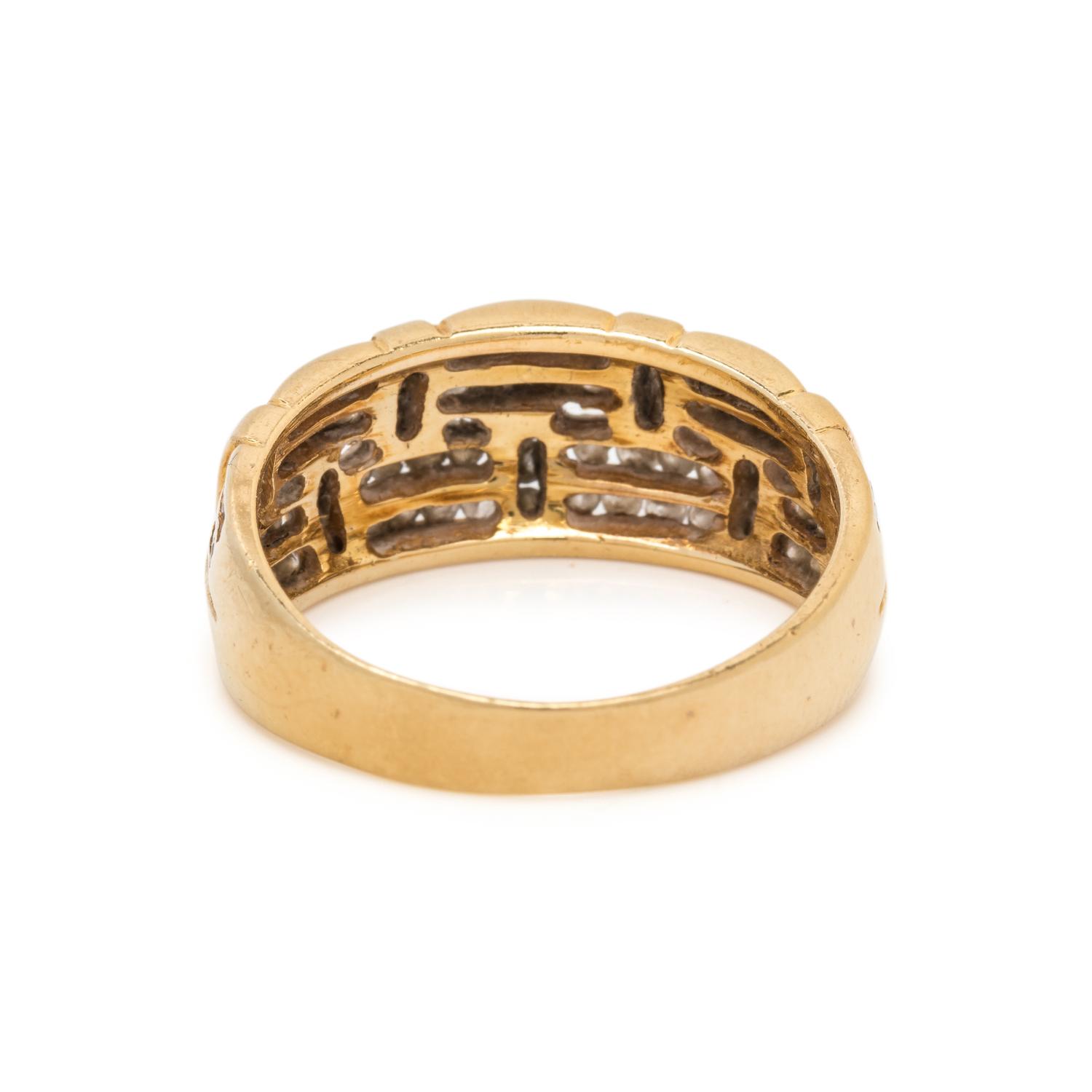 YELLOW GOLD AND DIAMOND RING