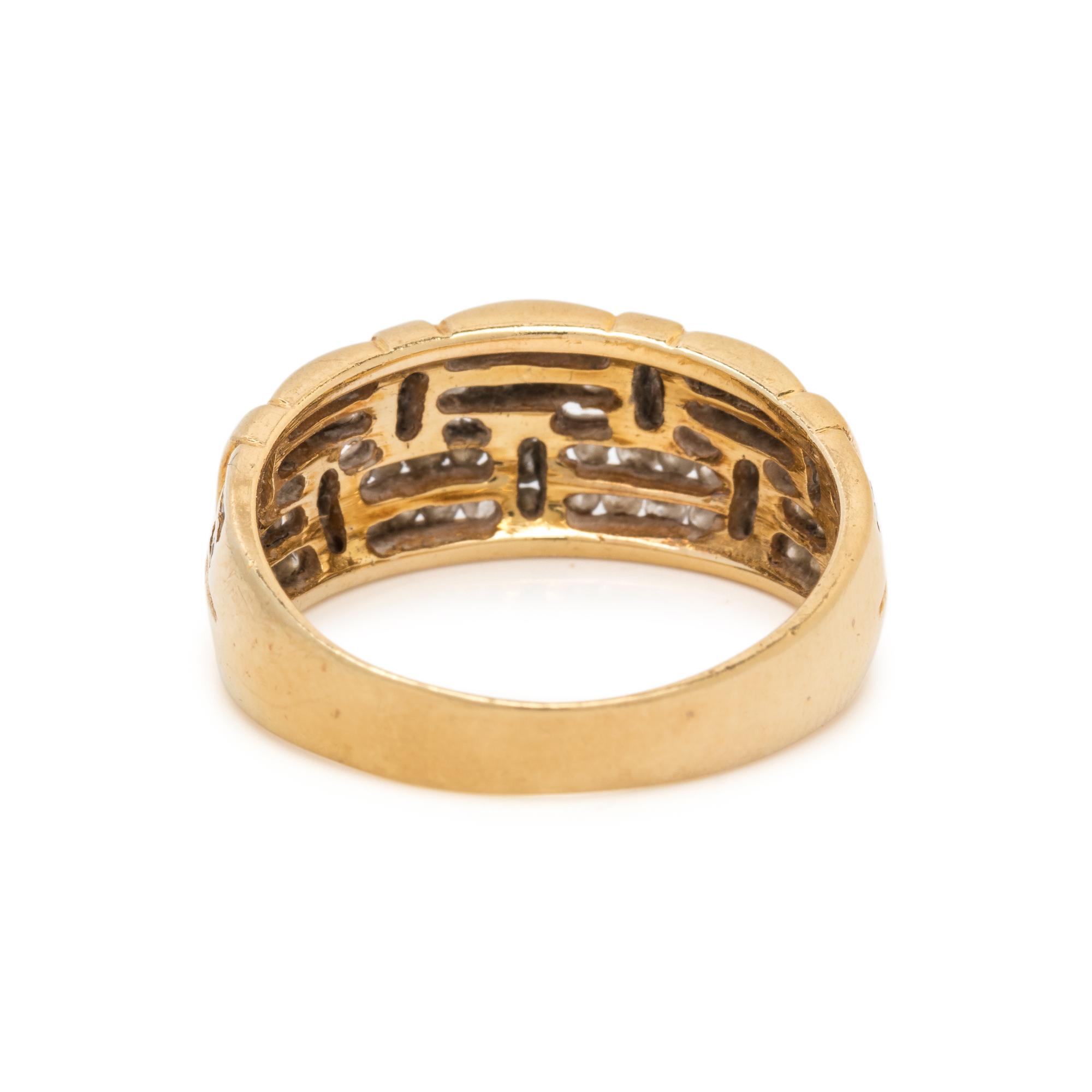 YELLOW GOLD AND DIAMOND RING