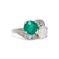 DIAMOND AND COLOMBIAN EMERALD 'TOI ET MOI' RING