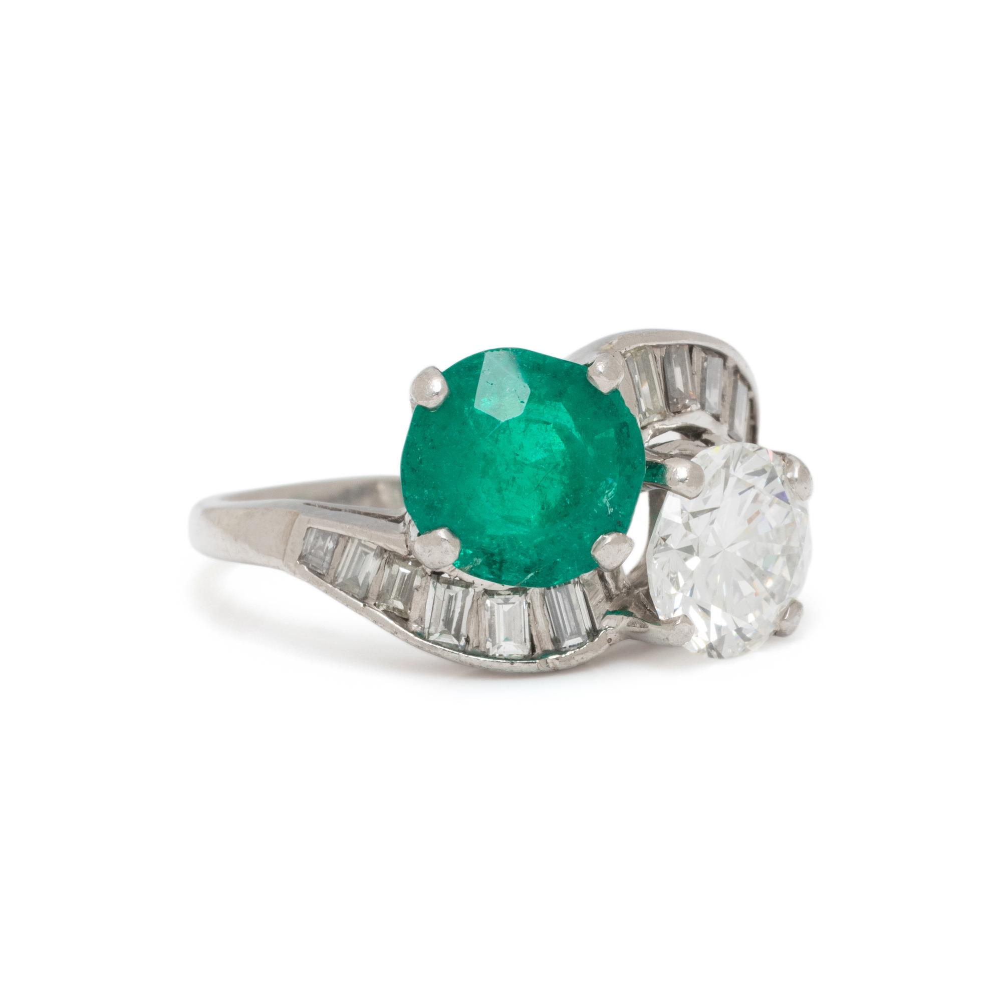 DIAMOND AND COLOMBIAN EMERALD 'TOI ET MOI' RING