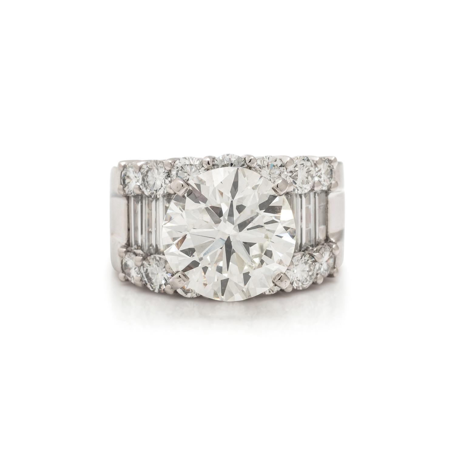 DIAMOND AND PLATINUM RING