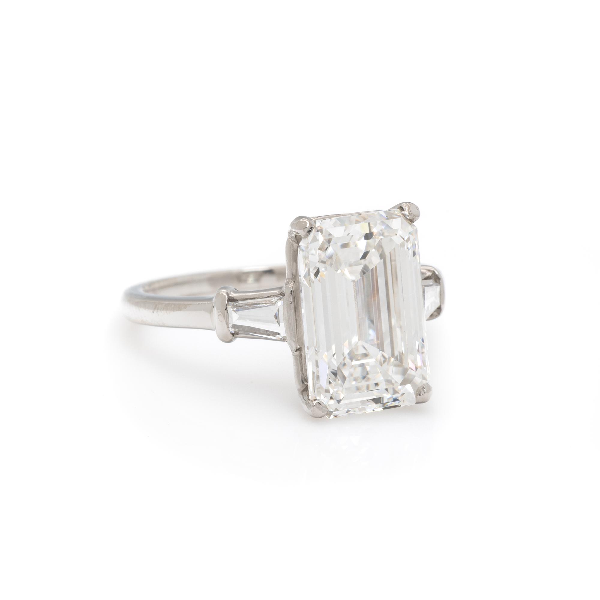 EMERALD CUT DIAMOND RING