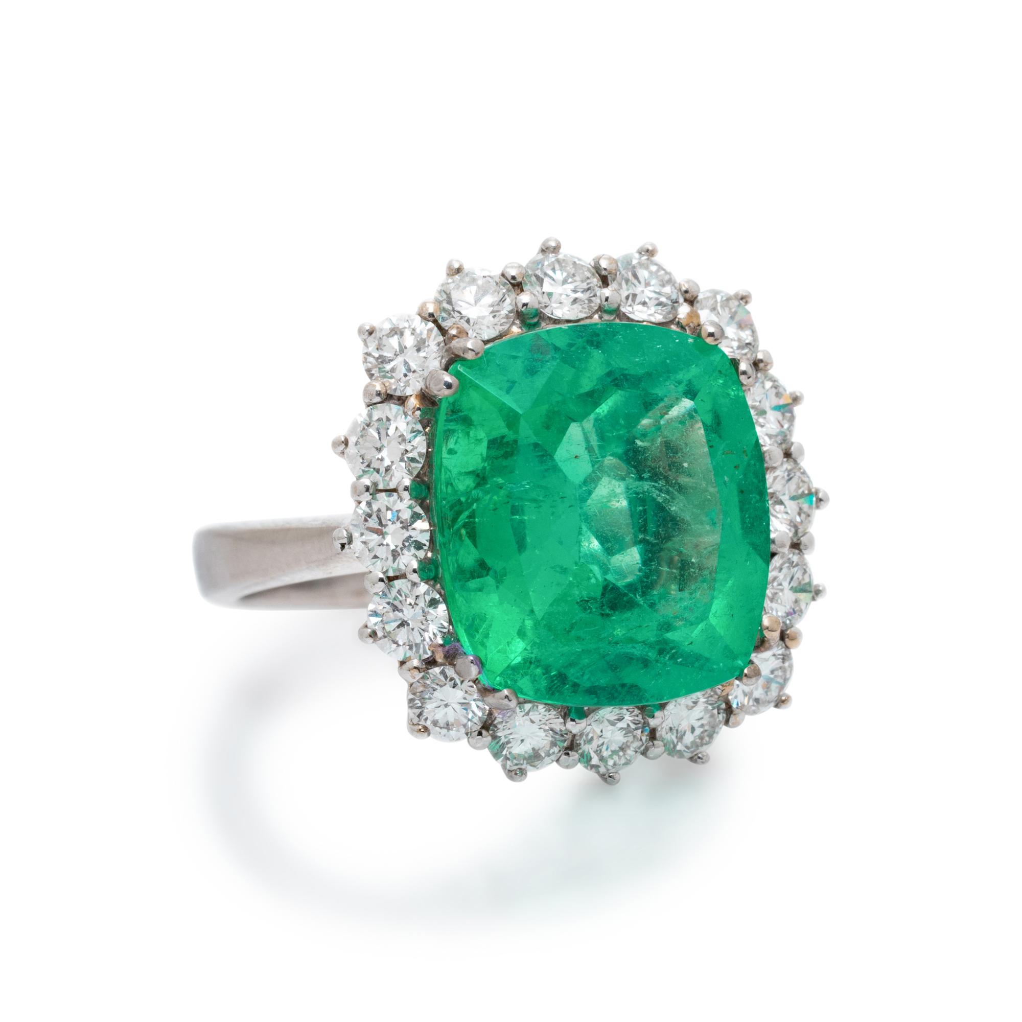 COLOMBIAN EMERALD, DIAMOND, AND WHITE GOLD RING