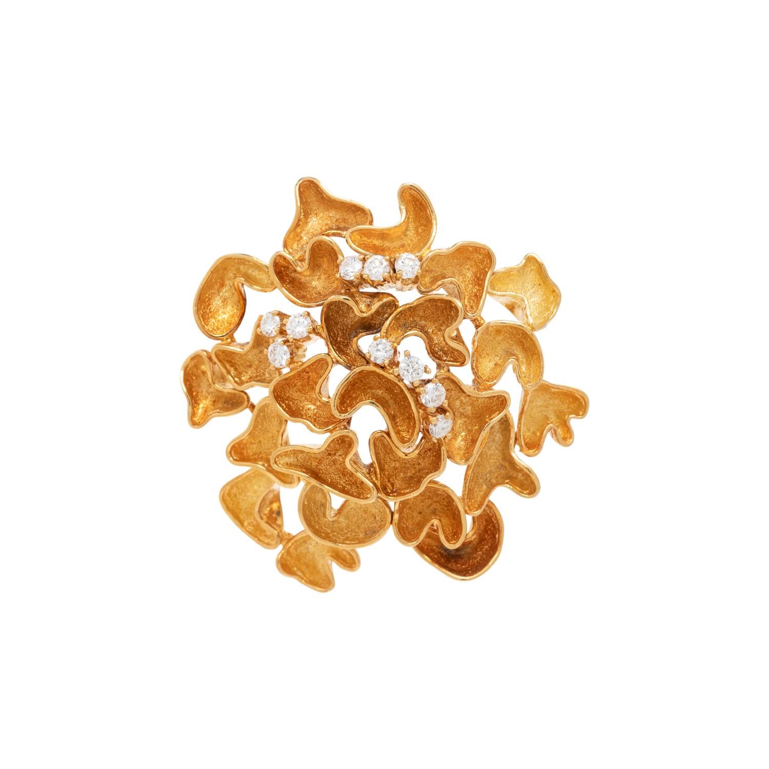 YELLOW GOLD AND DIAMOND BROOCH