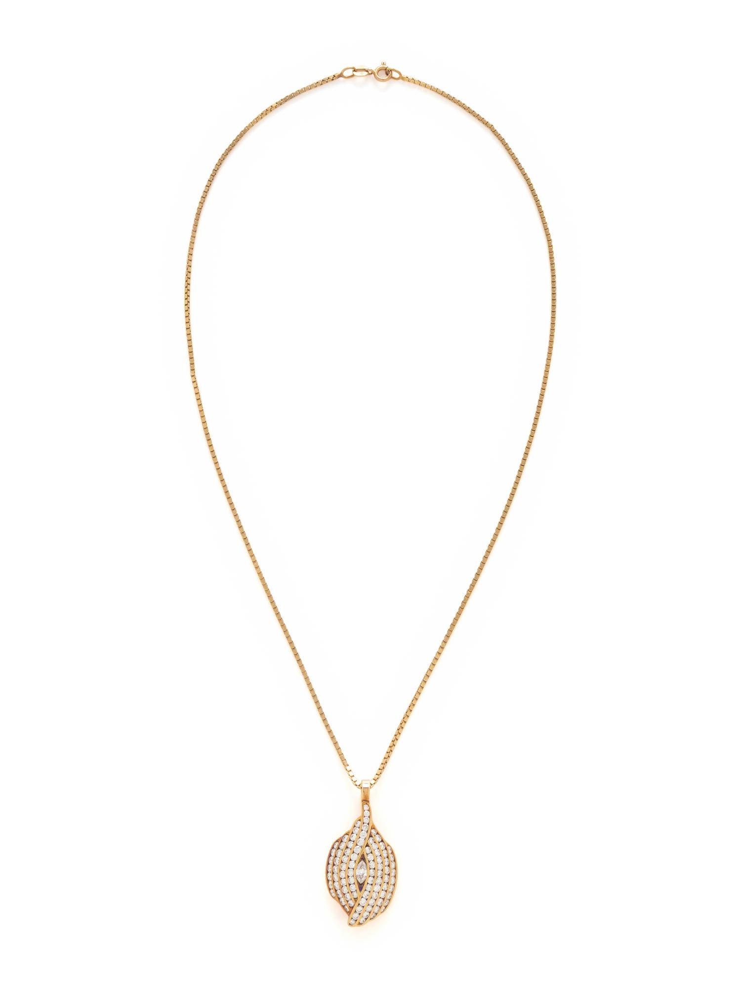 YELLOW GOLD AND DIAMOND PENDANT NECKLACE