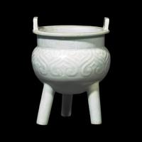 A Chinese Qingbai Style Molded Tripod Censor, Yuan Dynasty or Later 元或更晚 白釉如意紋瓷鼎