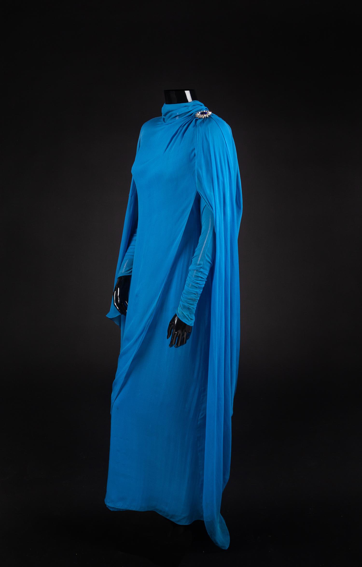 Dress and Shoes, 1982. Dress design by Paul Zastupnevitch, made by Western Costume Company in Los Angeles. — Worn by Olivia de Havilland for ‘The Night of a Hundred Stars II” at the Radio City Hall in New York in 1985. Also worn for the White House State Dinner given by Ronald Reagan in honor of President Francois Mitterand on March 22, 1984.