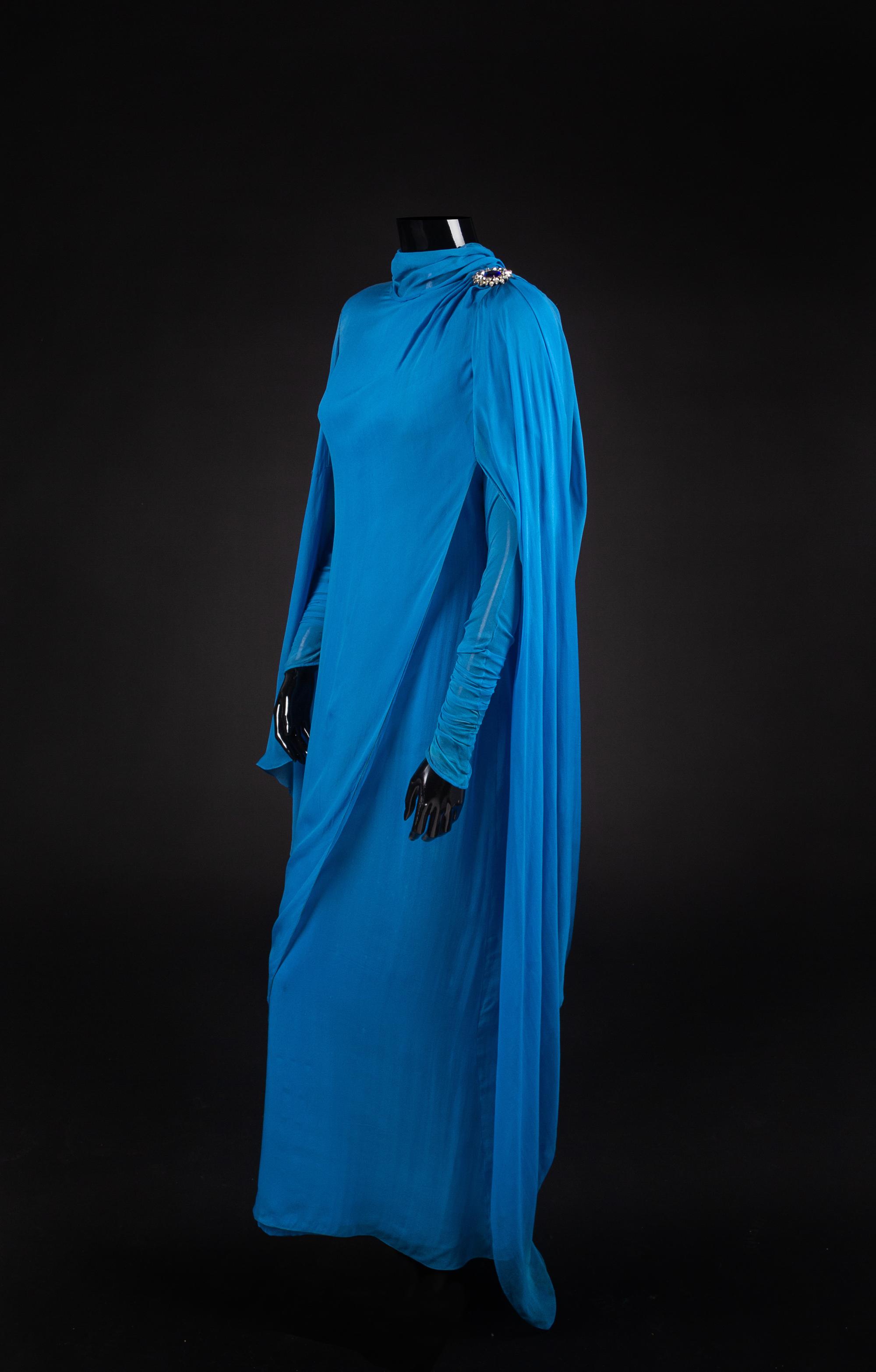 Dress and Shoes, 1982. Dress design by Paul Zastupnevitch, made by Western Costume Company in Los Angeles. — Worn by Olivia de Havilland for ‘The Night of a Hundred Stars II” at the Radio City Hall in New York in 1985. Also worn for the White House State Dinner given by Ronald Reagan in honor of President Francois Mitterand on March 22, 1984.
