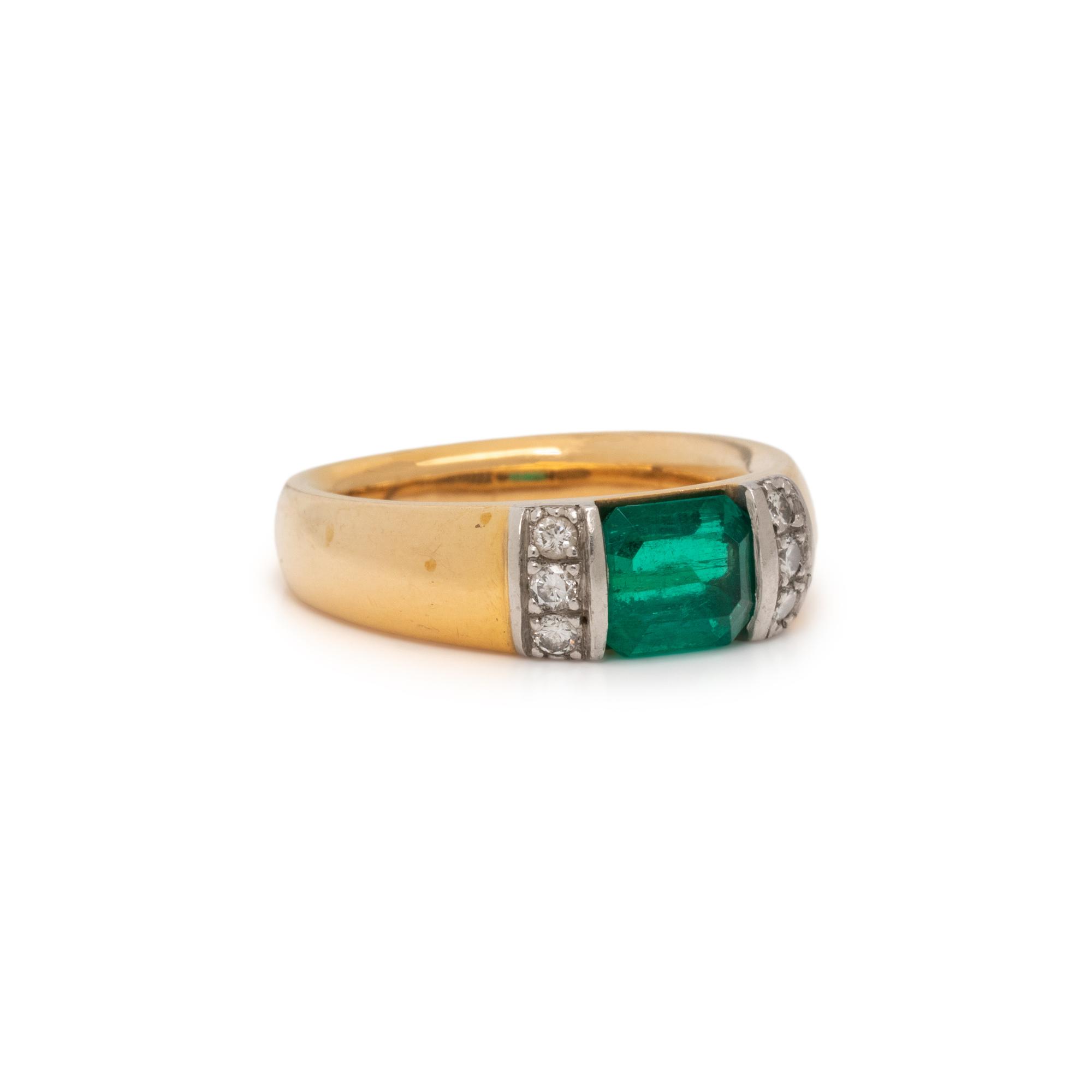 EMERALD AND DIAMOND RING