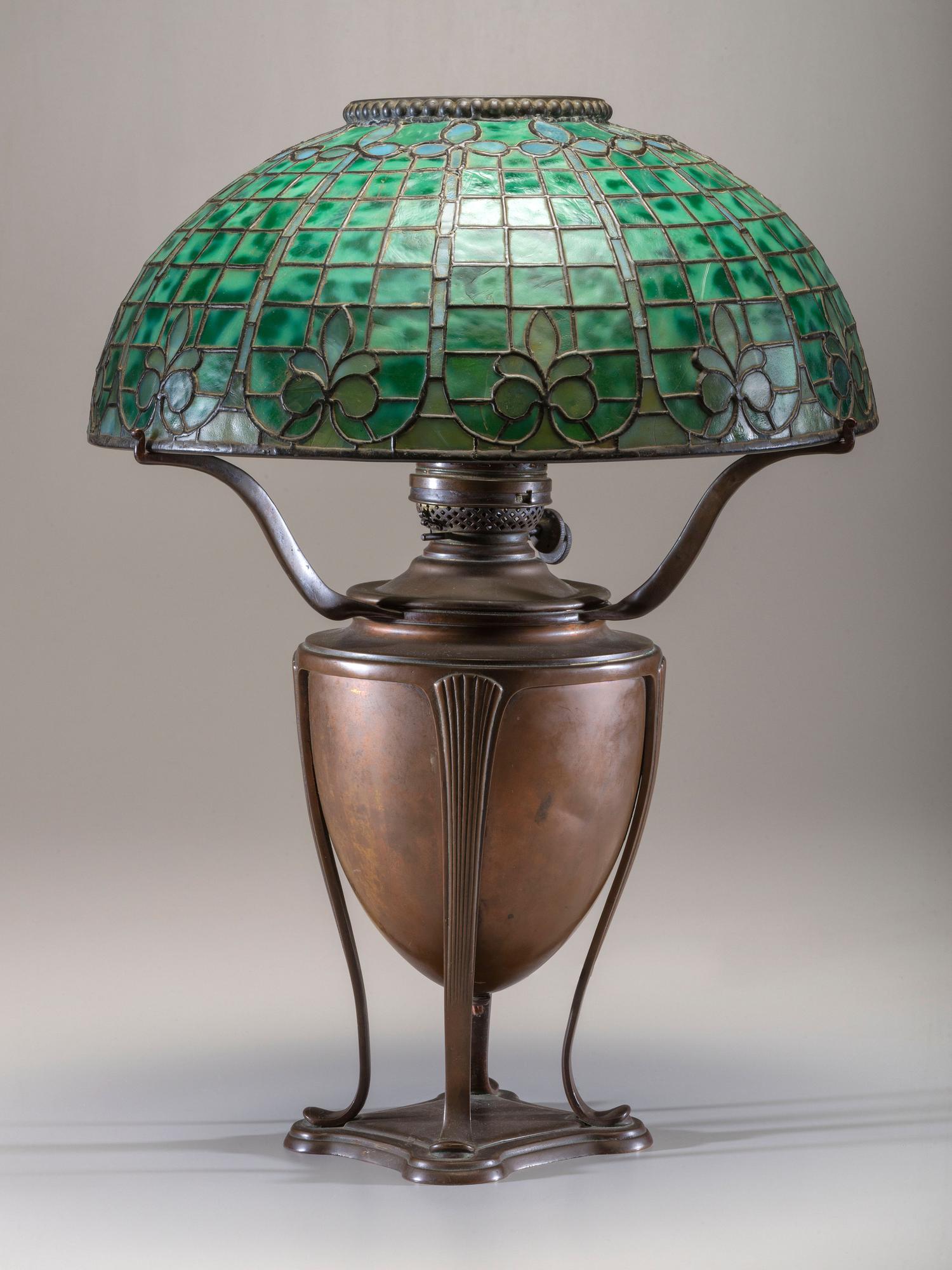 Fleur-de-Lis Table Lamp