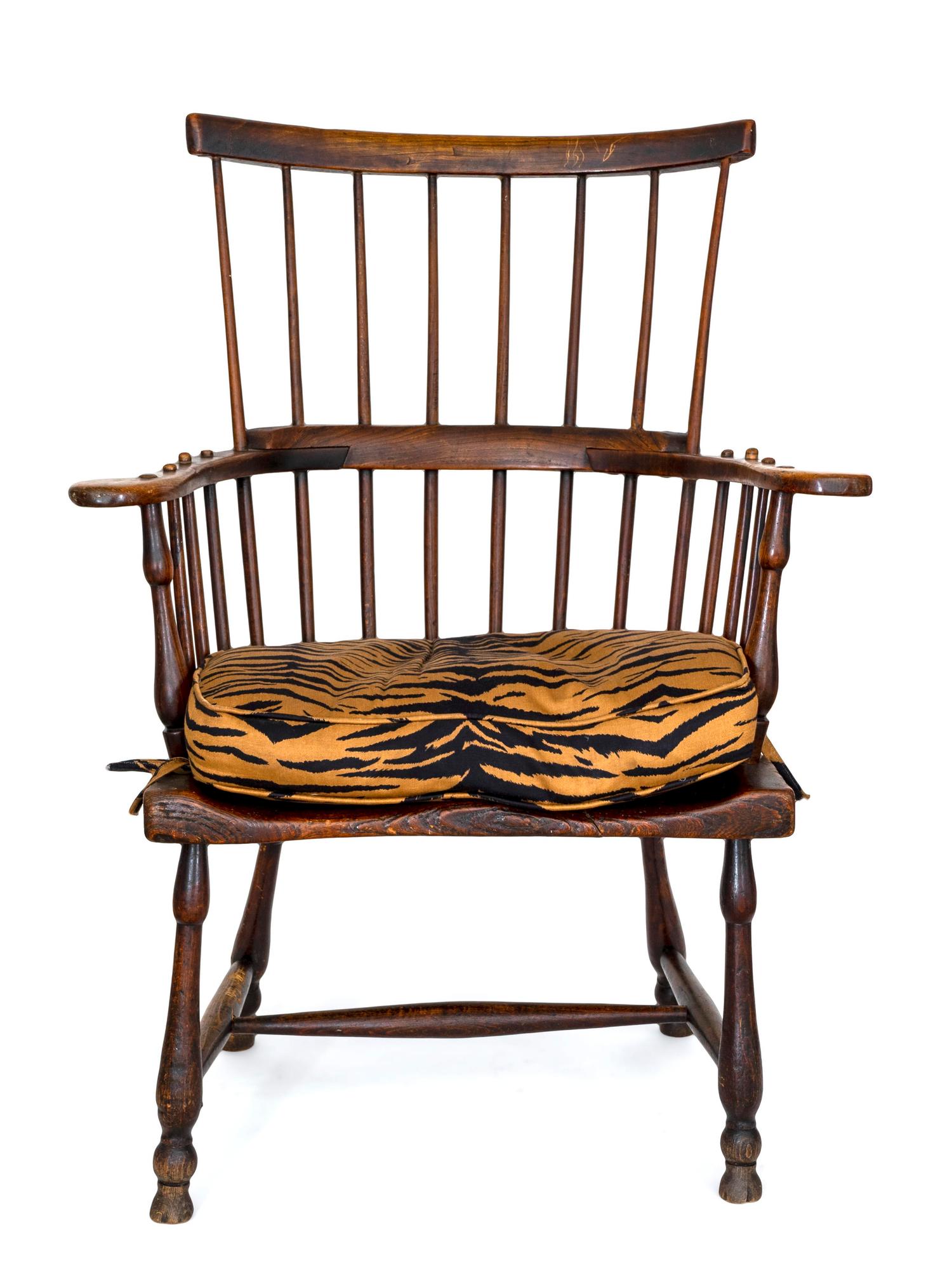 An English Provincial Windsor Armchair — 18TH/19TH CENTURY