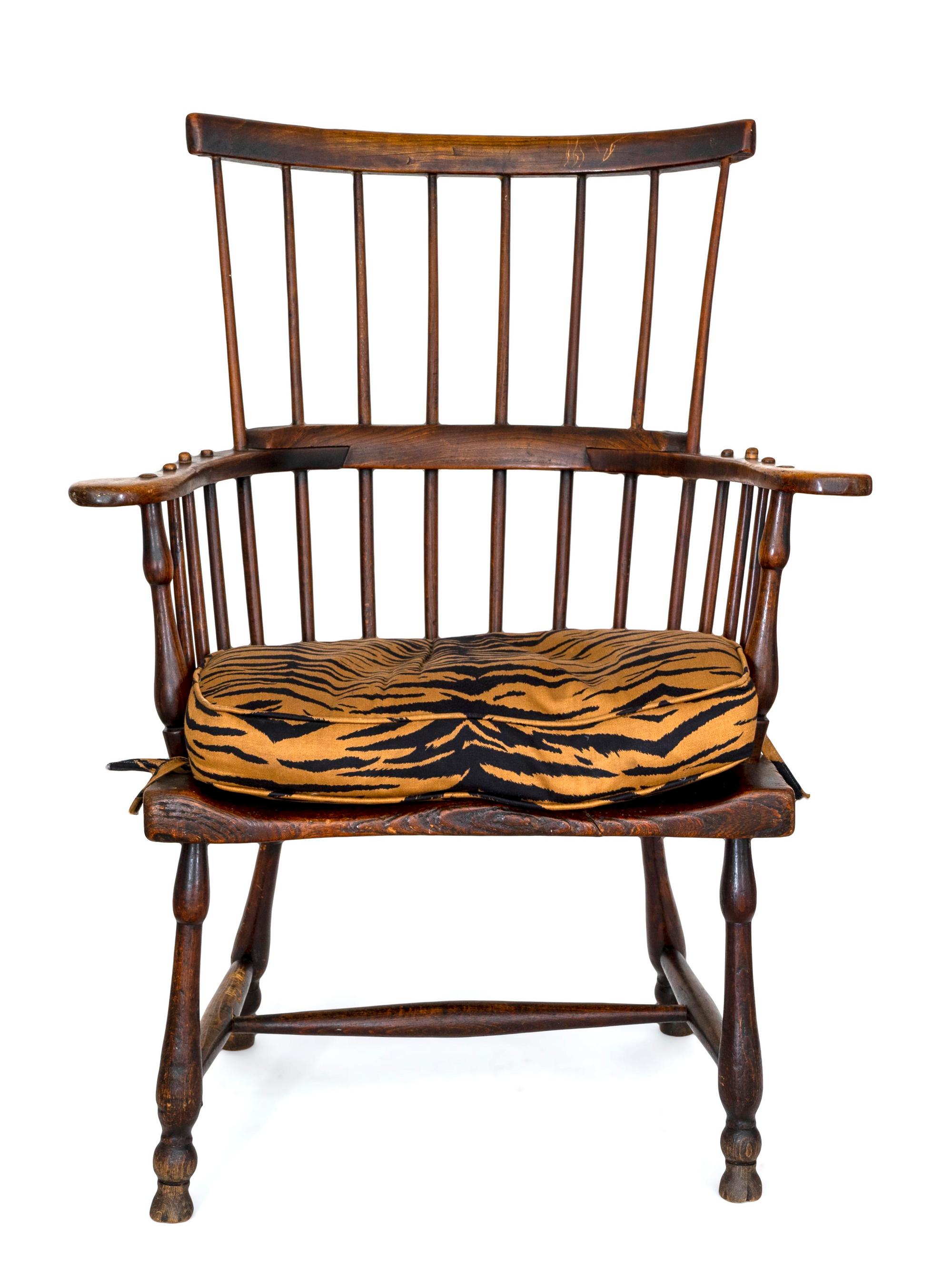 An English Provincial Windsor Armchair — 18TH/19TH CENTURY