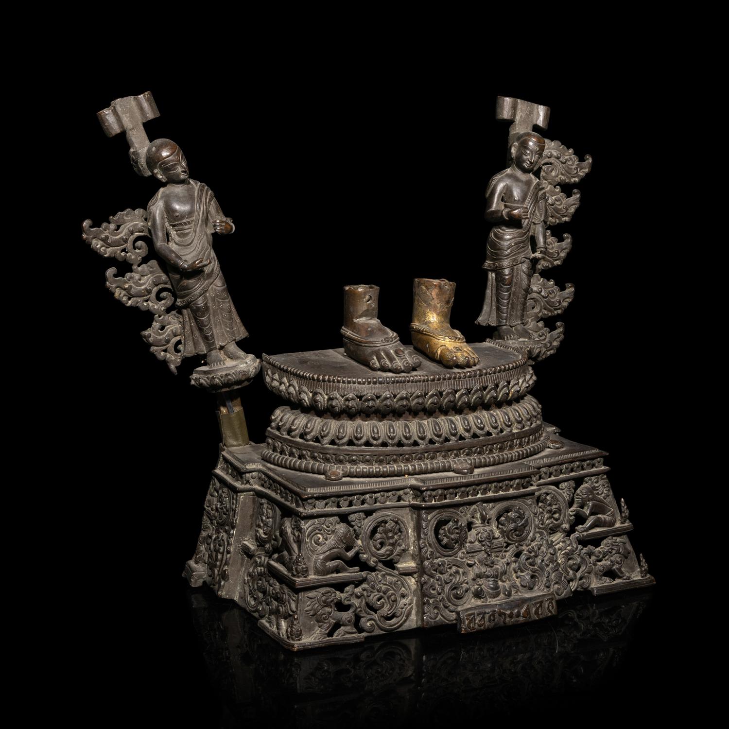 A Nepalese Bronze Lotus Base and Plinth with Remaining Feet, 19th/20th Century
