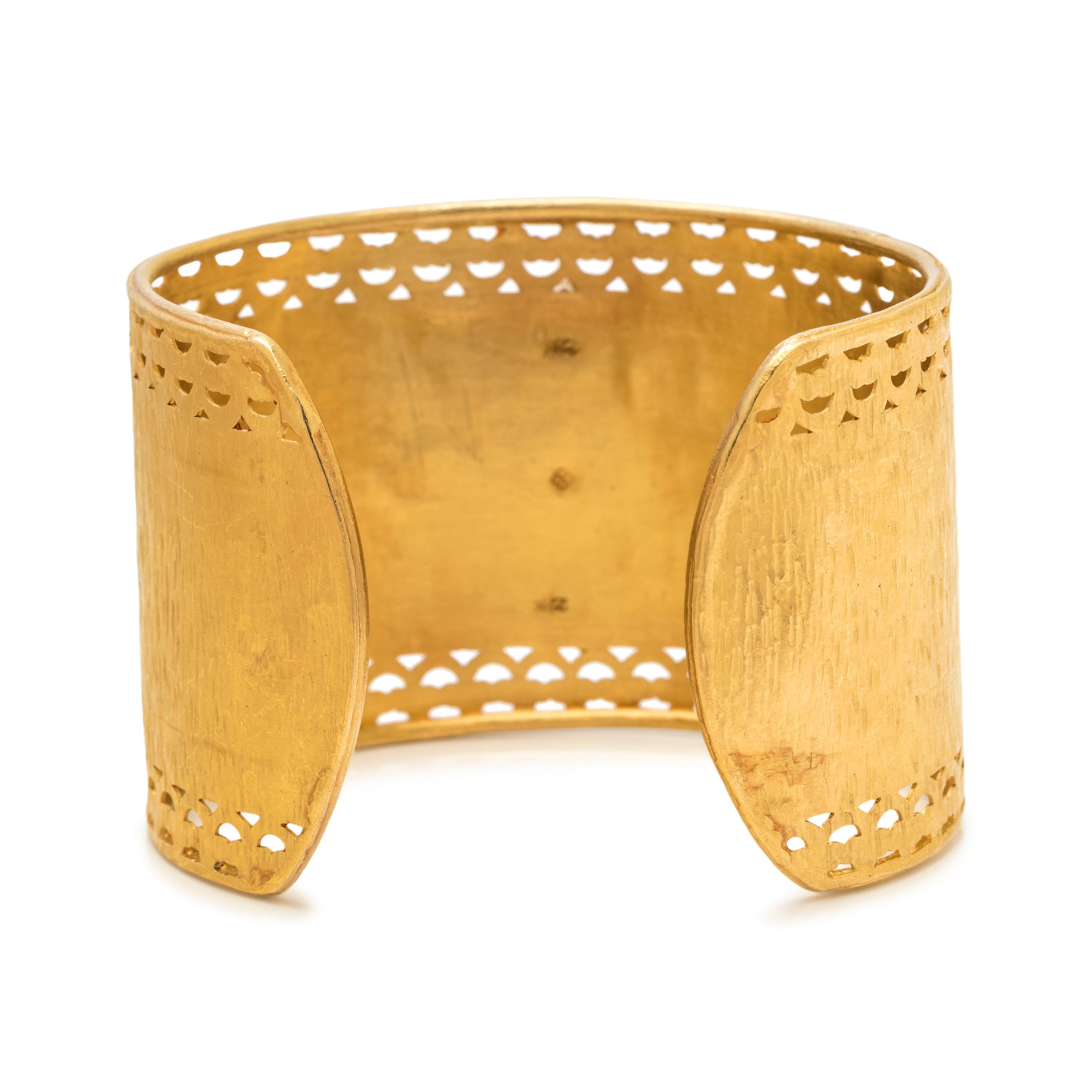SUSAN GORDAN, YELLOW GOLD AND DIAMOND CUFF BRACELET