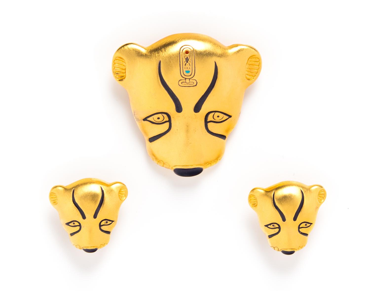A Brushed Goldtone Leopard Motif Brooch and Earclip Set, Brooch 1.75" x 2", earclip .75" x .75".