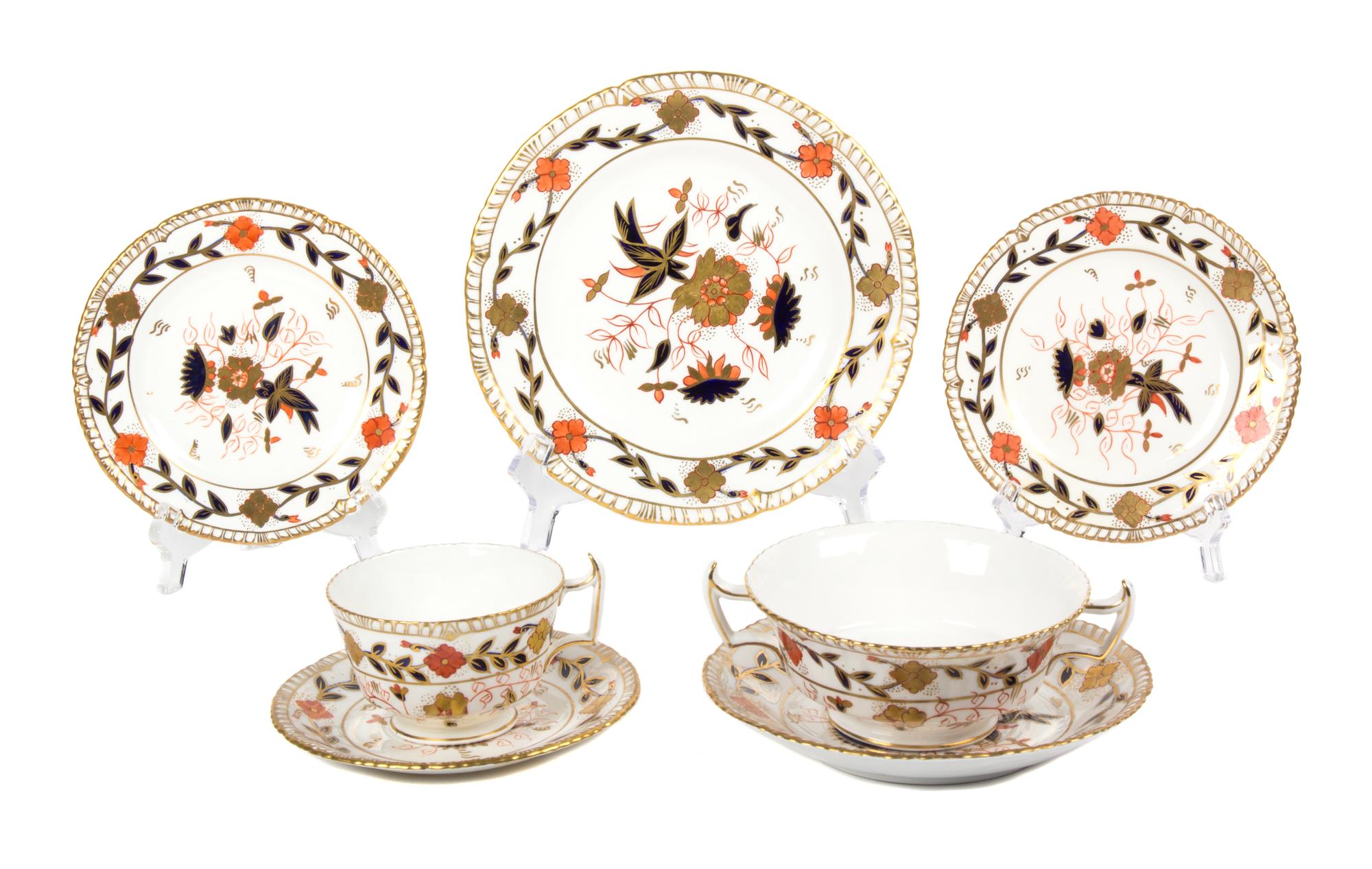A Royal Crown Derby Porcelain Dinner Service for Twelve Diameter of first 10 inches. — 20TH CENTURY