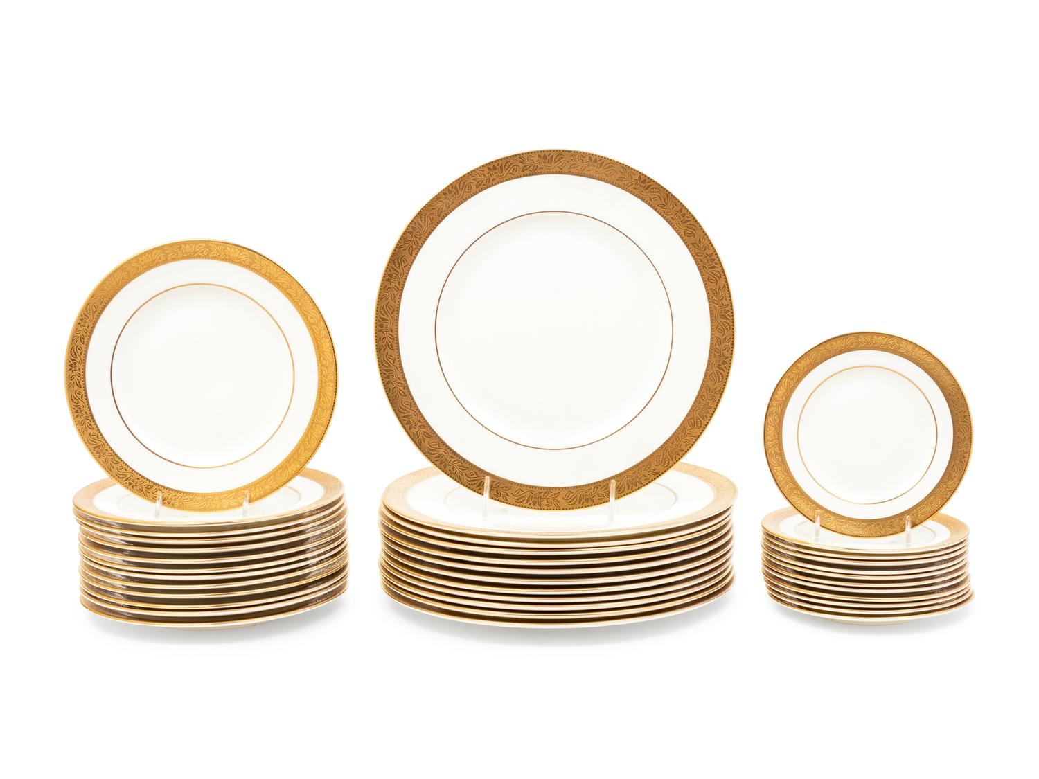 A Set of Wedgwood Ascot Porcelain Plates
