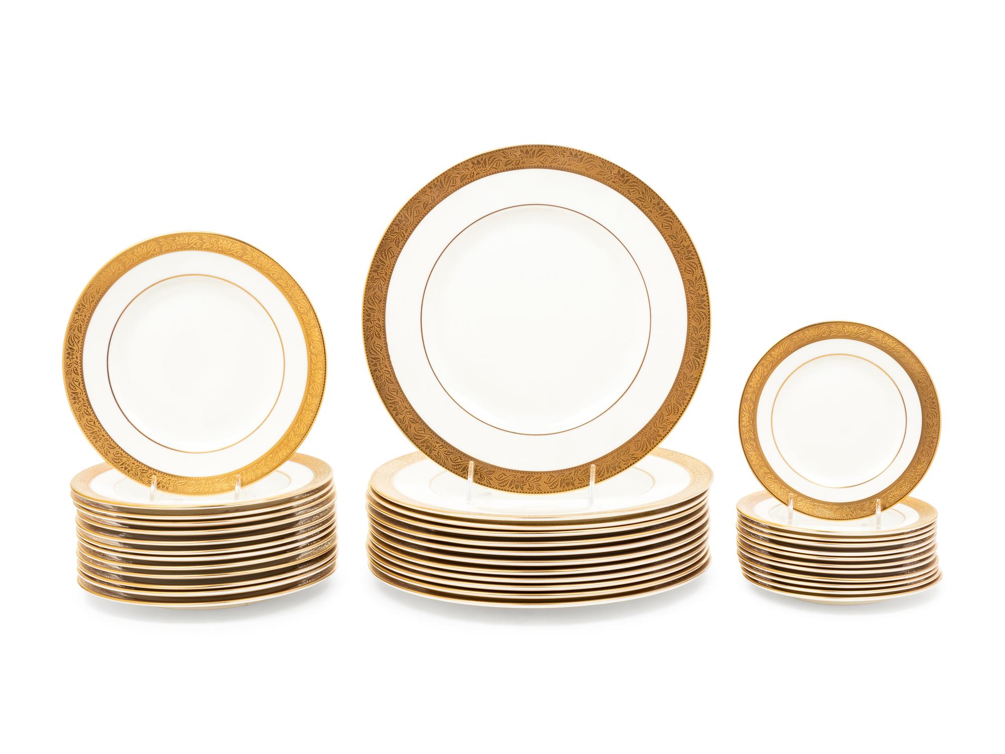 A Set of Wedgwood Ascot Porcelain Plates