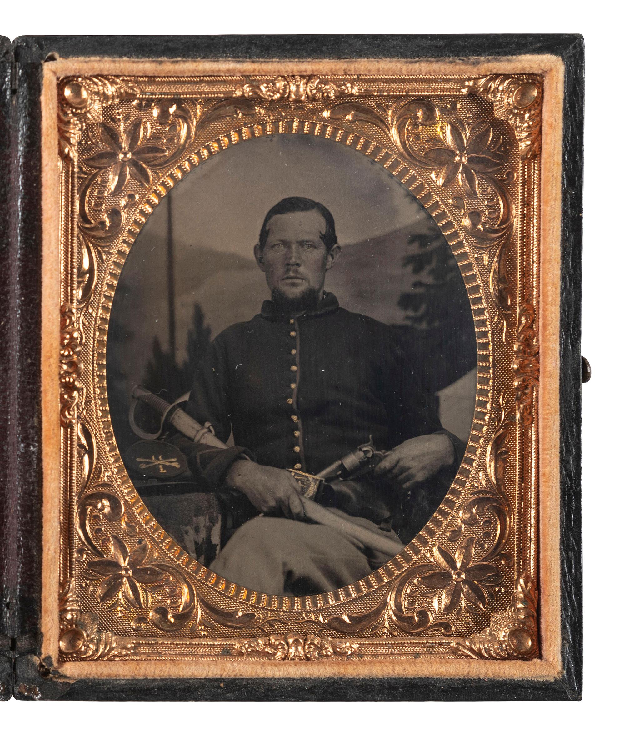 [CIVIL WAR]. Sixth plate tintype featuring a double-armed Union cavalryman.