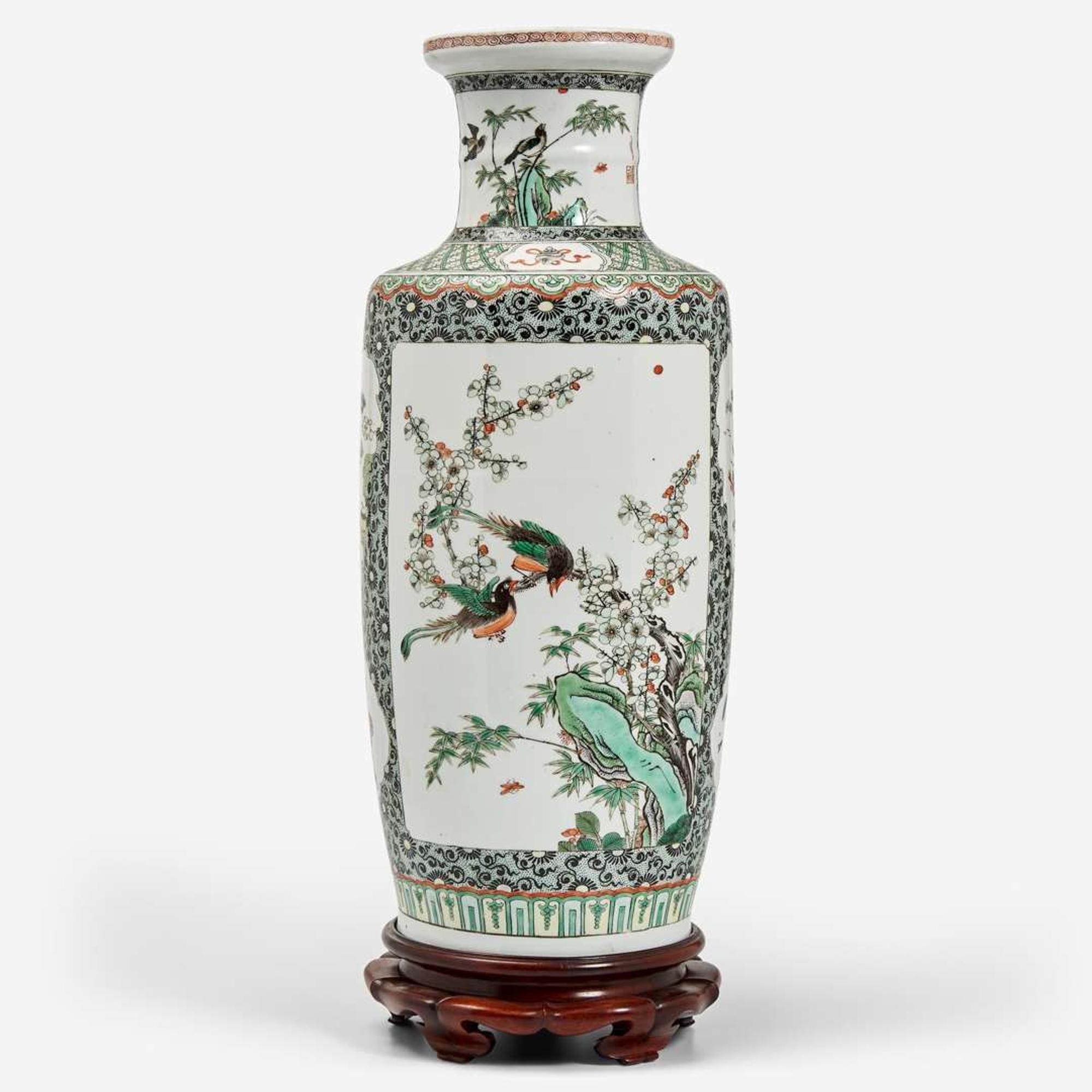 A Chinese famille-verte-decorated porcelain rouleau vase 五彩花鳥棒槌瓶