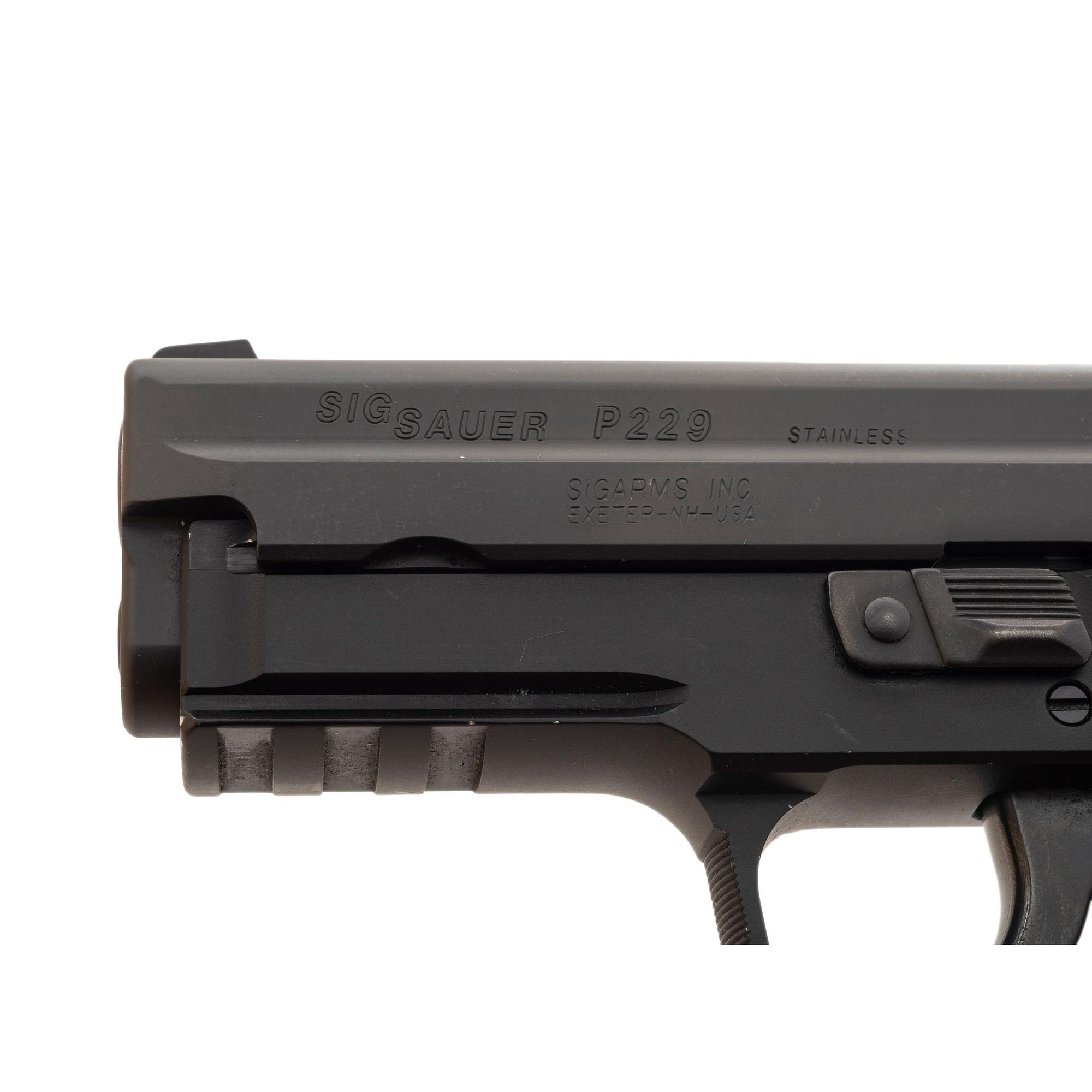 *Sig P229 .40 in Box with Accessories