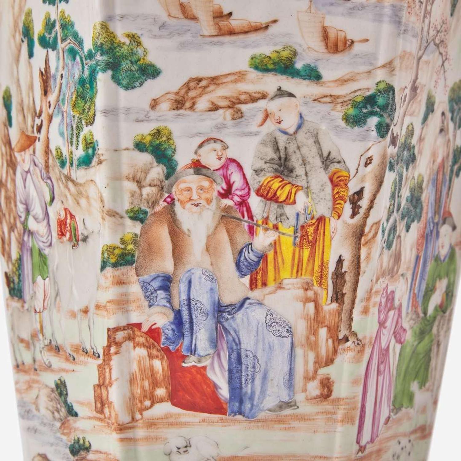 A finely-decorated Chinese export porcelain hexagonal vase 外銷瓷六方瓶 Qianlong period ? ??