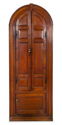 An American Oak Corner Cabinet Height 106 3/4 x width 36 1/2 inches. — 18TH/19TH CENTURY, FORMERLY A BUILT-IN