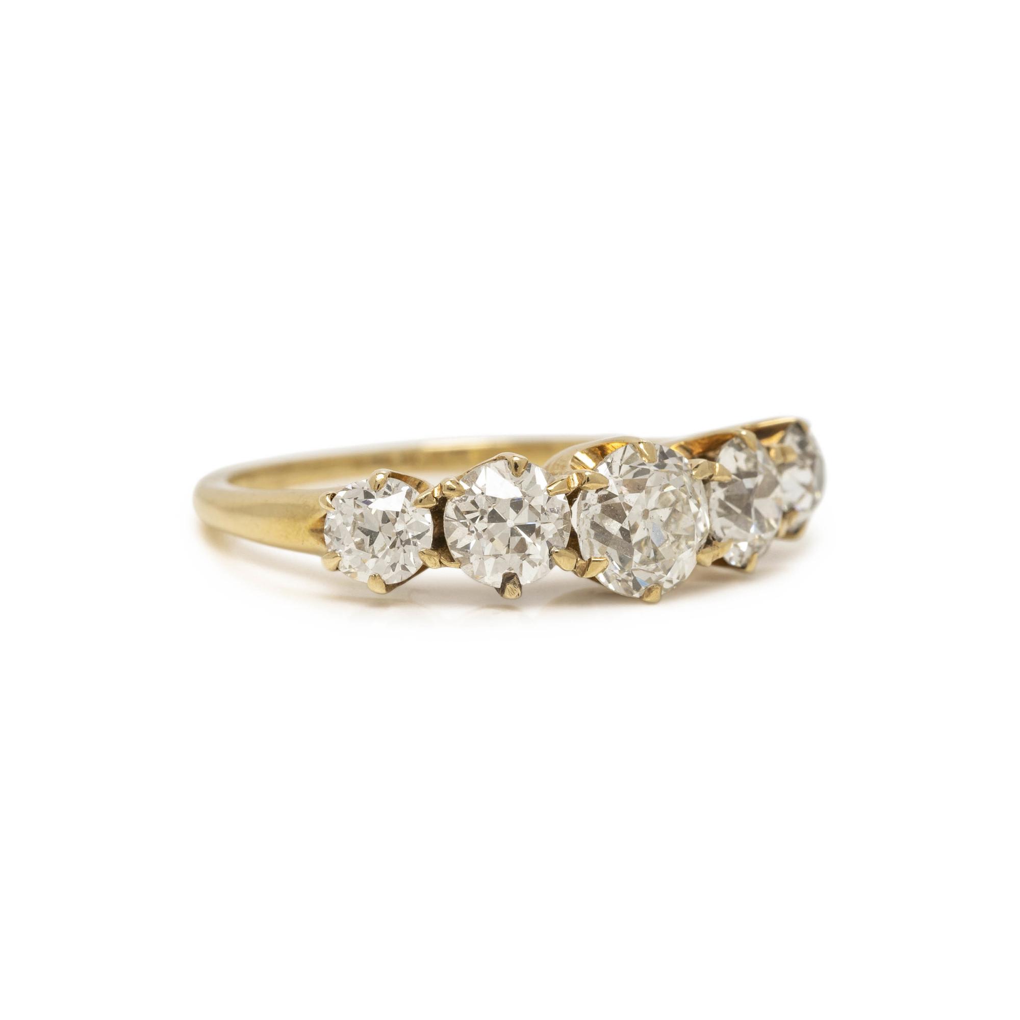 YELLOW GOLD AND DIAMOND RING
