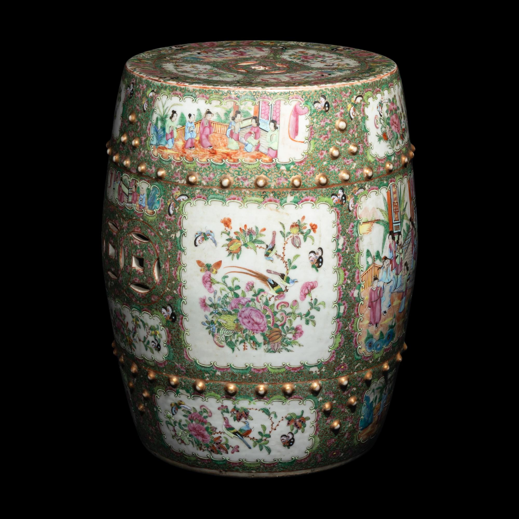 A Chinese Export Rose Medallion Porcelain Garden Stool, Late Qing Dynasty 清晚期 廣彩人物圖鼓凳