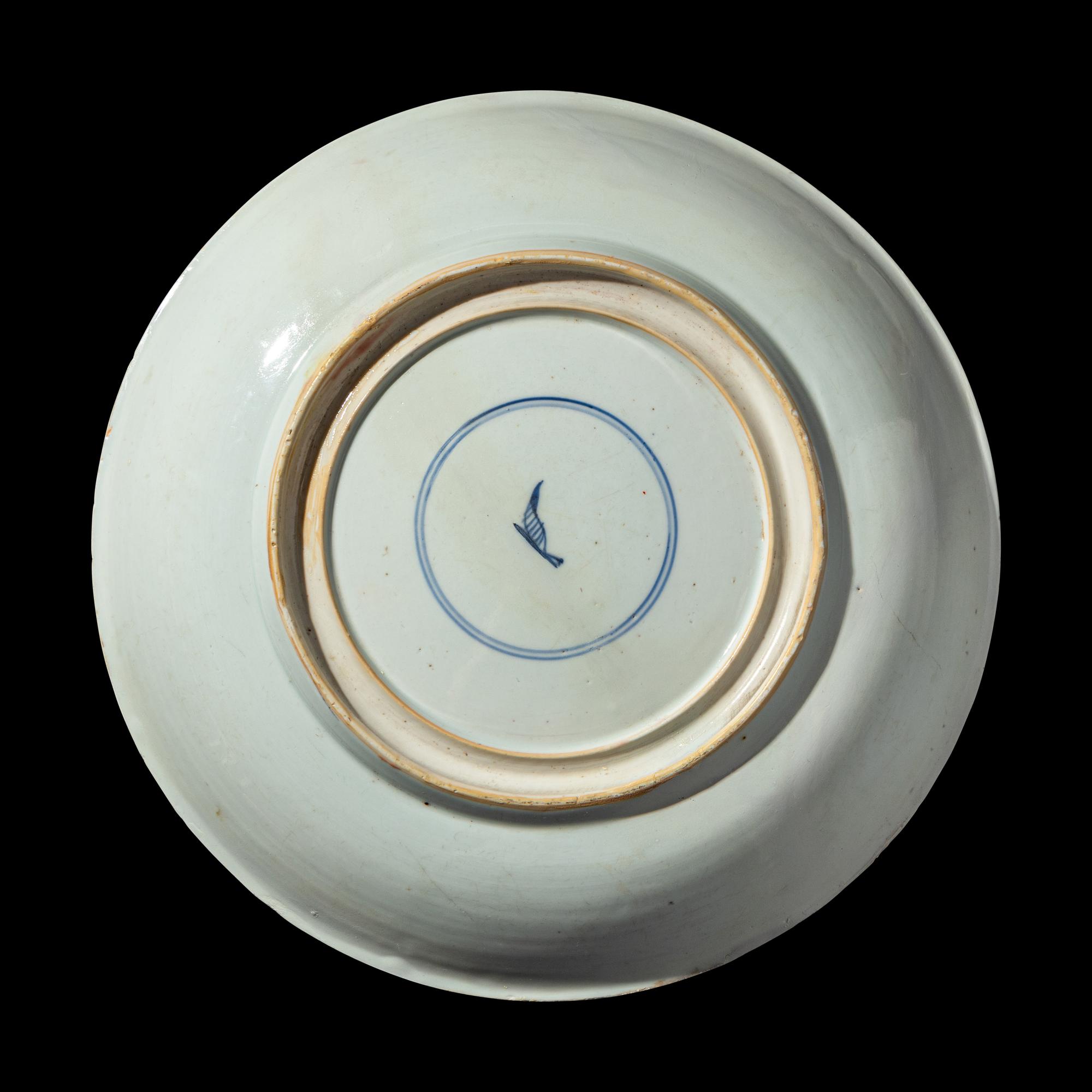 A Chinese Famille Verte Porcelain Charger, Possibly Kangxi Period 或爲清康熙 五彩天女圖賞盤